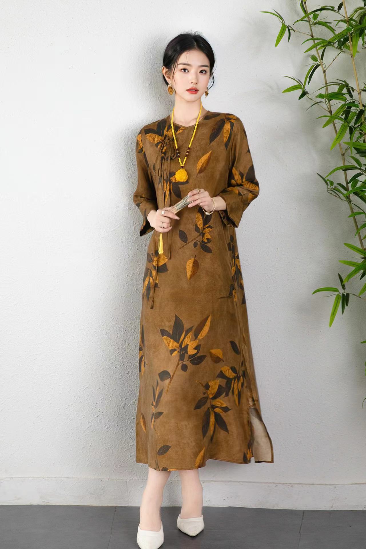 sedyzd✨✨ UMAWANG 进口铜氨丝连衣裙 1:1   经典对身材友好的版型，进口铜氨丝面料垂坠的手感，冰凉透气。  树叶印花  龙纹  天使系列  S~XL