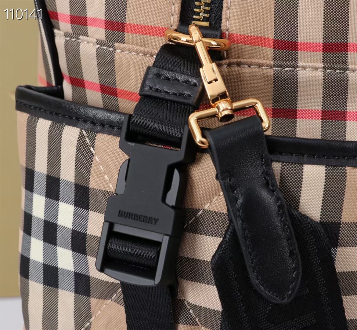🔥🔥B家超实用妈咪包 尼龙面料融入皮革饰边 设有多个口袋和折叠式🥰容量超级nice 尺寸:43x17.5