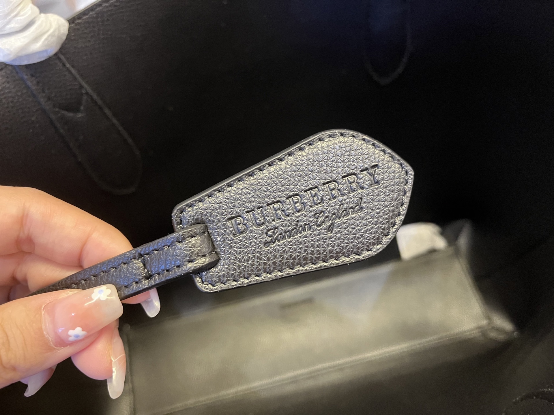 -B家双面购物袋 简约利落的实用功能型购物袋 充裕的内部空间可轻松容纳日常随身物品 配送防尘袋 尺寸:上