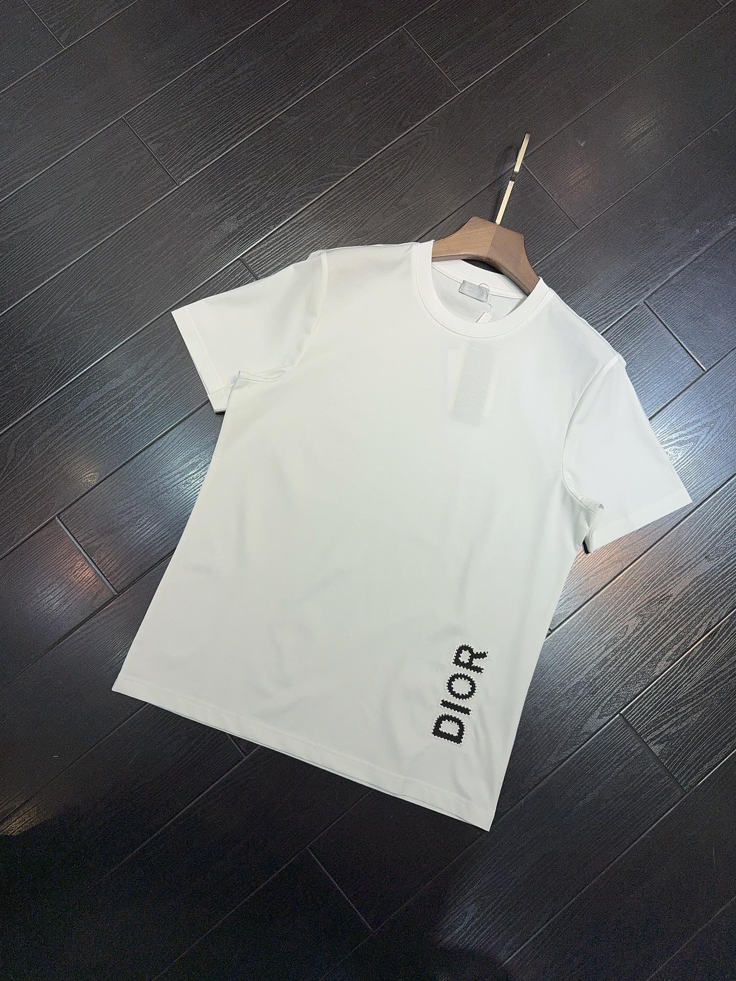 Dior Summer Crew Neck T-Shirt - Lightweight, Breathable, and Durable 2 i1705210615 9159 5