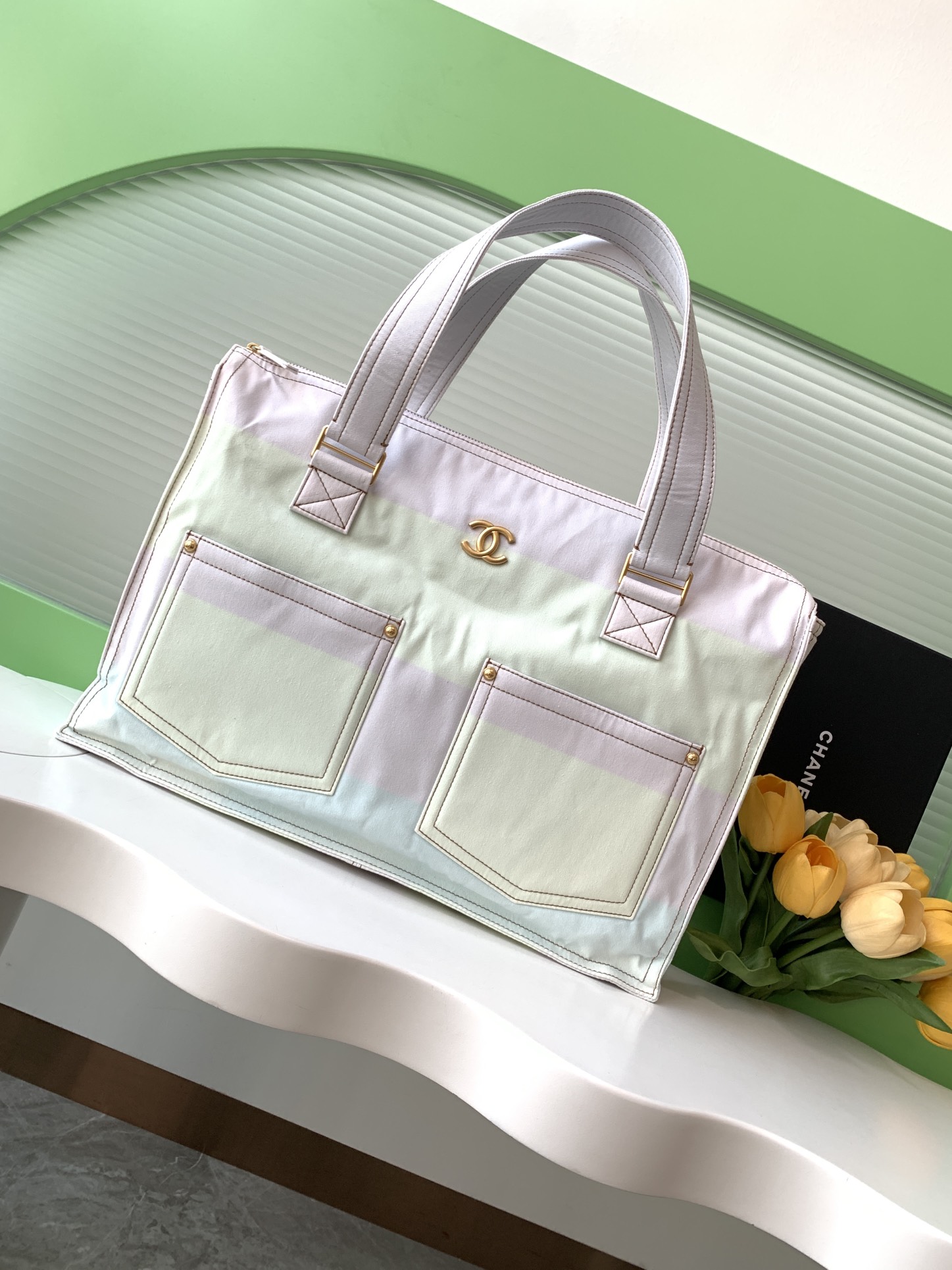 NO:185778,24 Shaba series beautiful bags are so beautiful and fairy-like. The colorful bags are super holiday-like~ From bright pink to fresh light blue and light purple~ Every tone is full of romantic and sweetness. Model number AS4719 Size 30-45-9.5 10,CHANEL,chanel1986090924沙濉系列美包包好経盈好仙气呀 色彩斑斓的包包就是超有假日感呀～从鲜艳的粉色到清新的浅蓝浅紫~每一个色调都充满浪漫甜蜜 款号AS4719 尺寸30-45-9.5 10,CHANEL,chanel,Bag