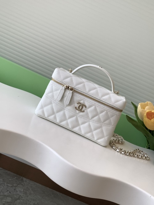 Chanel Handtas met Ketting - Stijlvol en Compact voor Dagelijks Gebruik 1 Chanel Handtas met Ketting - Stijlvol en Compact voor Dagelijks Gebruik