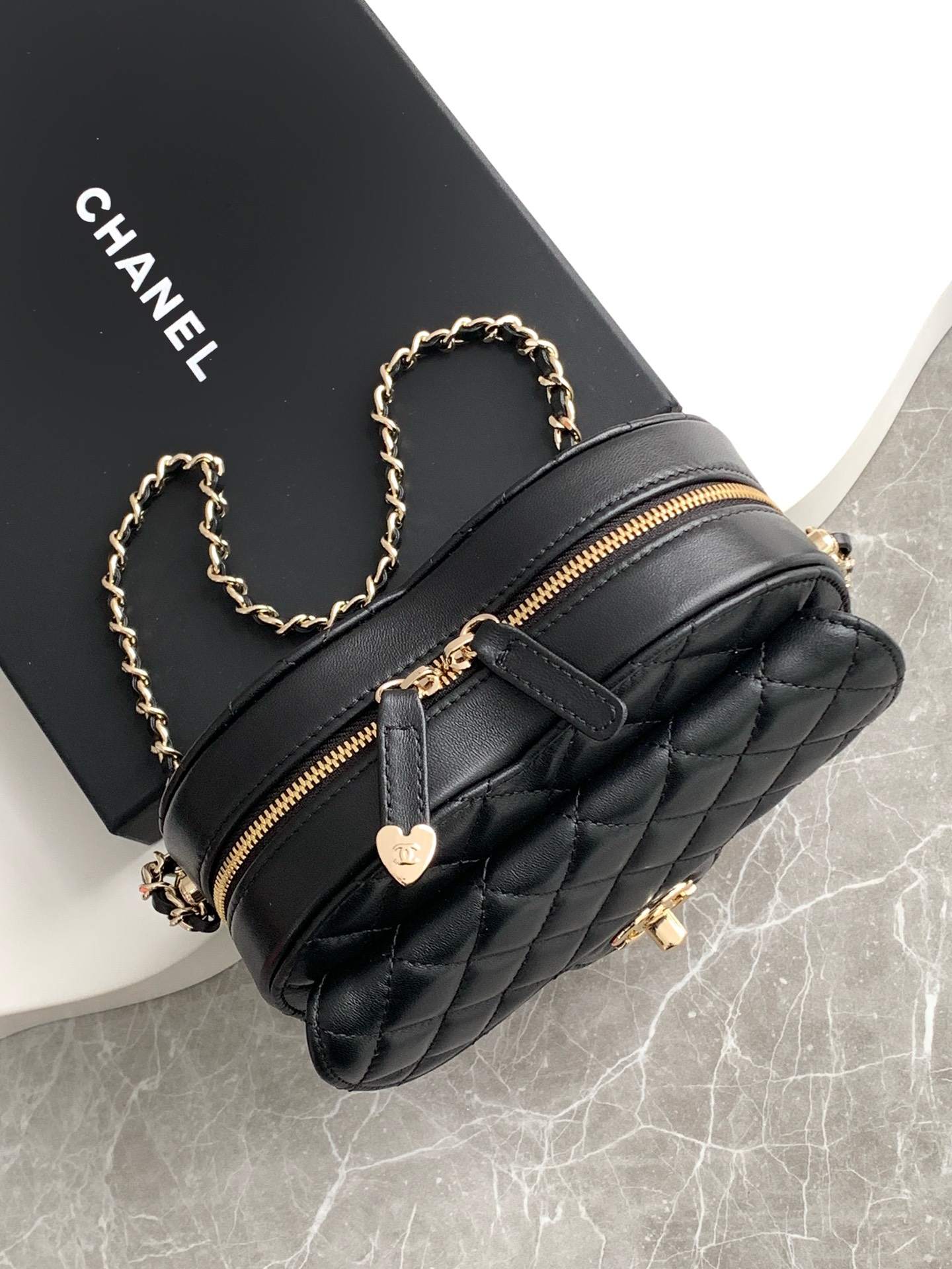 Chanel 22cc Spring Summer Heart Shape Black Quilted Leather Shoulder Bag 5 i1734243785 5384 3