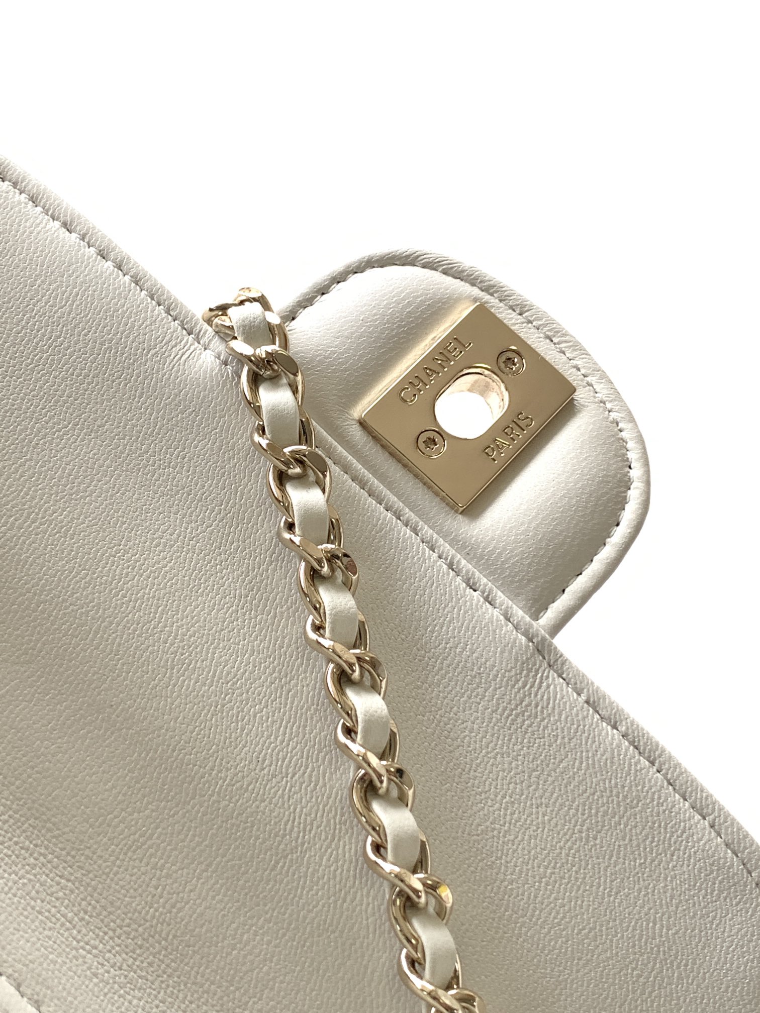 Chanel 22CC White Quilted Leather Heart Bag with Chain Strap AS3191 8 i1734243820 147 1