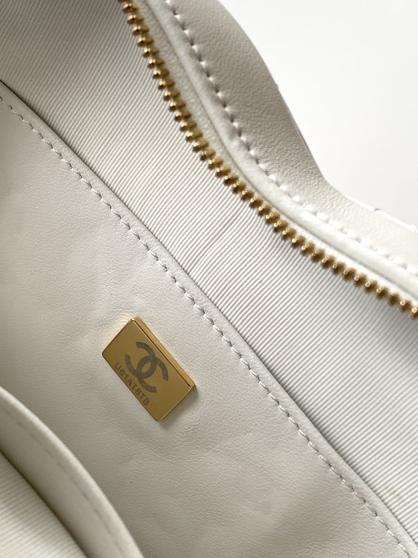 Chanel 22CC White Quilted Leather Heart Bag with Chain Strap AS3191 9 i1734243820 8187 2