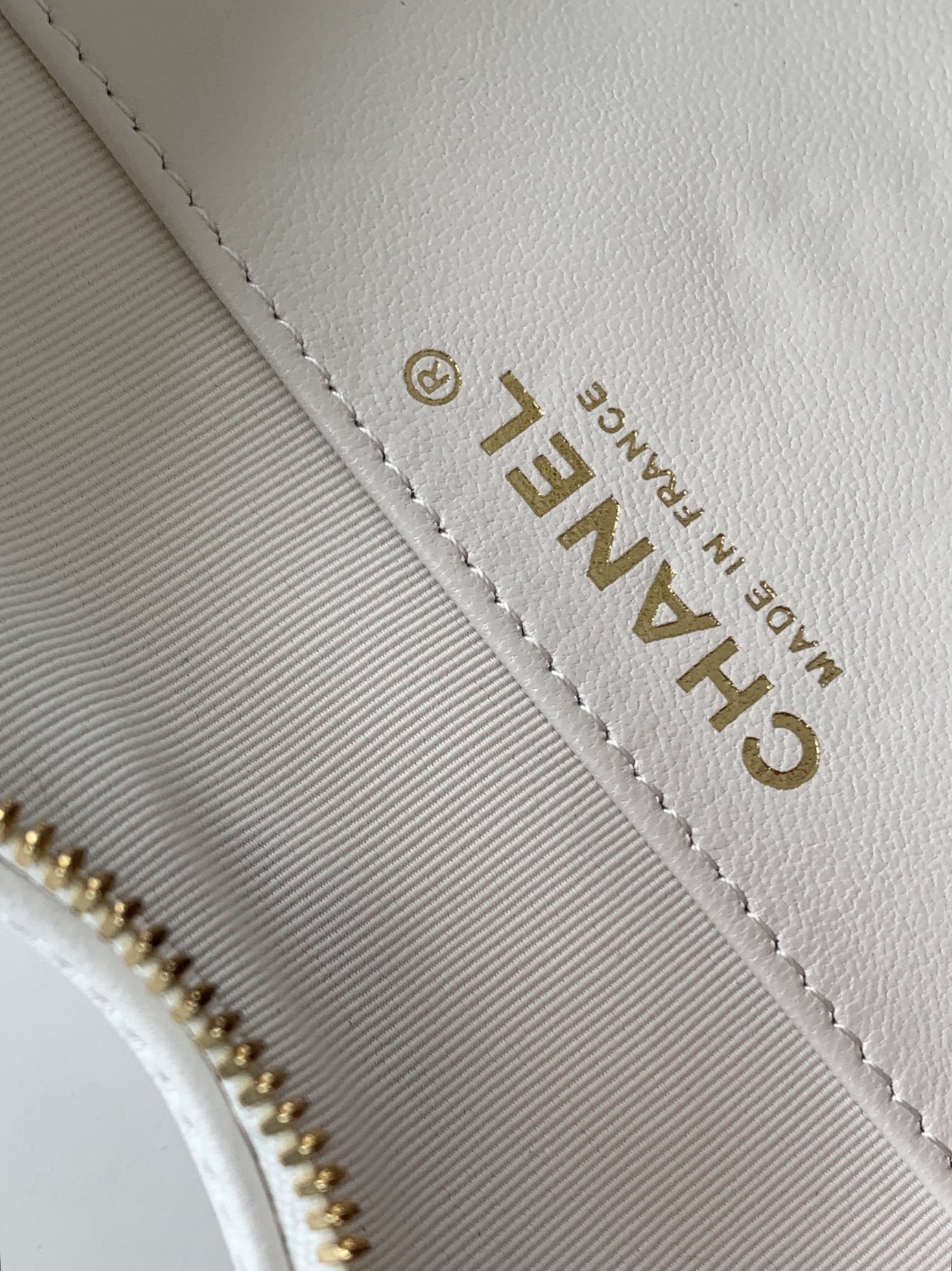 Chanel 22CC White Quilted Leather Heart Bag with Chain Strap AS3191 10 i1734243820 8279 7