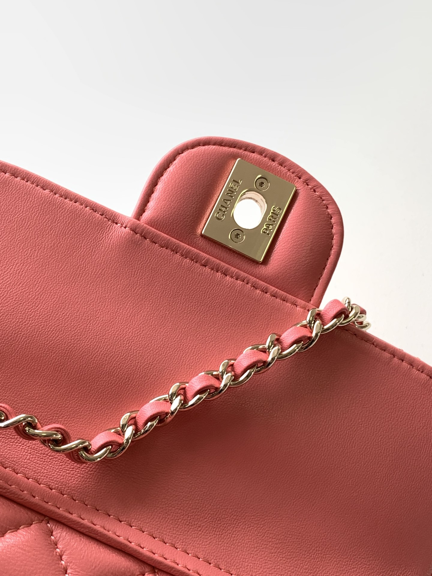 Chanel 22cc Spring/Summer Heart Bag: AS3191 Pink Leather Shoulder Bag 8 i1734243847 2078 3