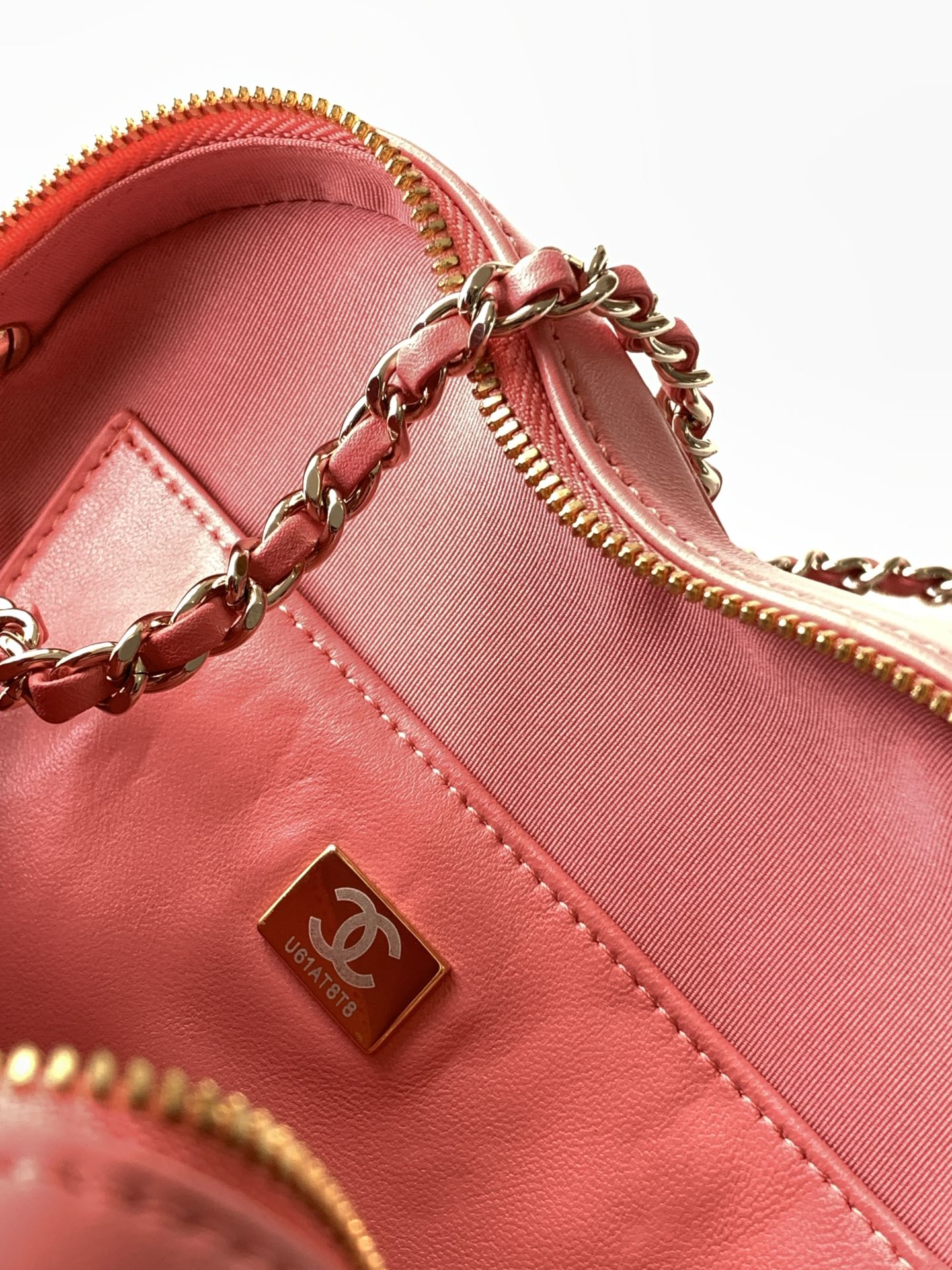 Chanel 22cc Spring/Summer Heart Bag: AS3191 Pink Leather Shoulder Bag 9 i1734243847 4104 7