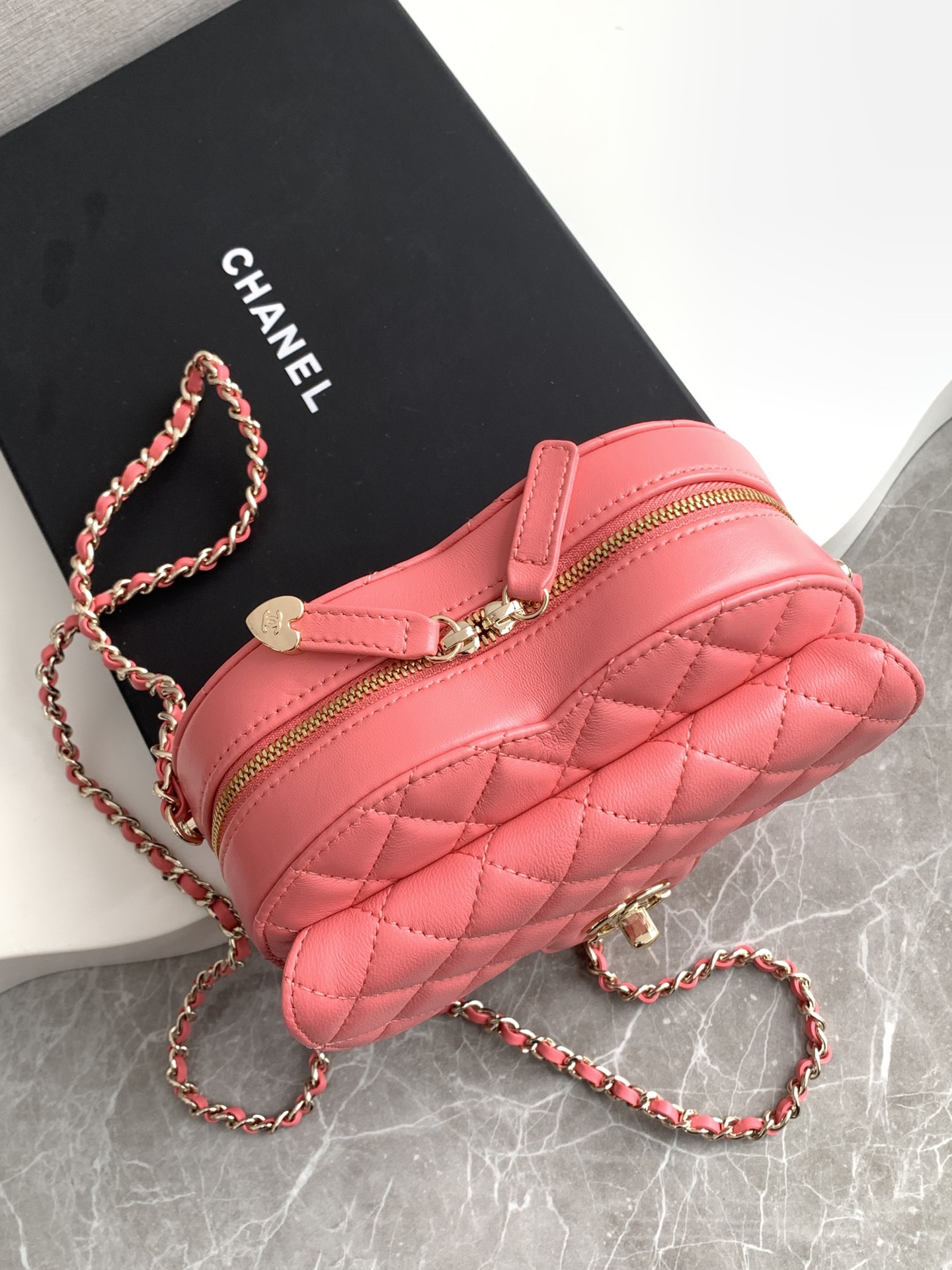 Chanel 22cc Spring/Summer Heart Bag: AS3191 Pink Leather Shoulder Bag 6 i1734243847 4532 5