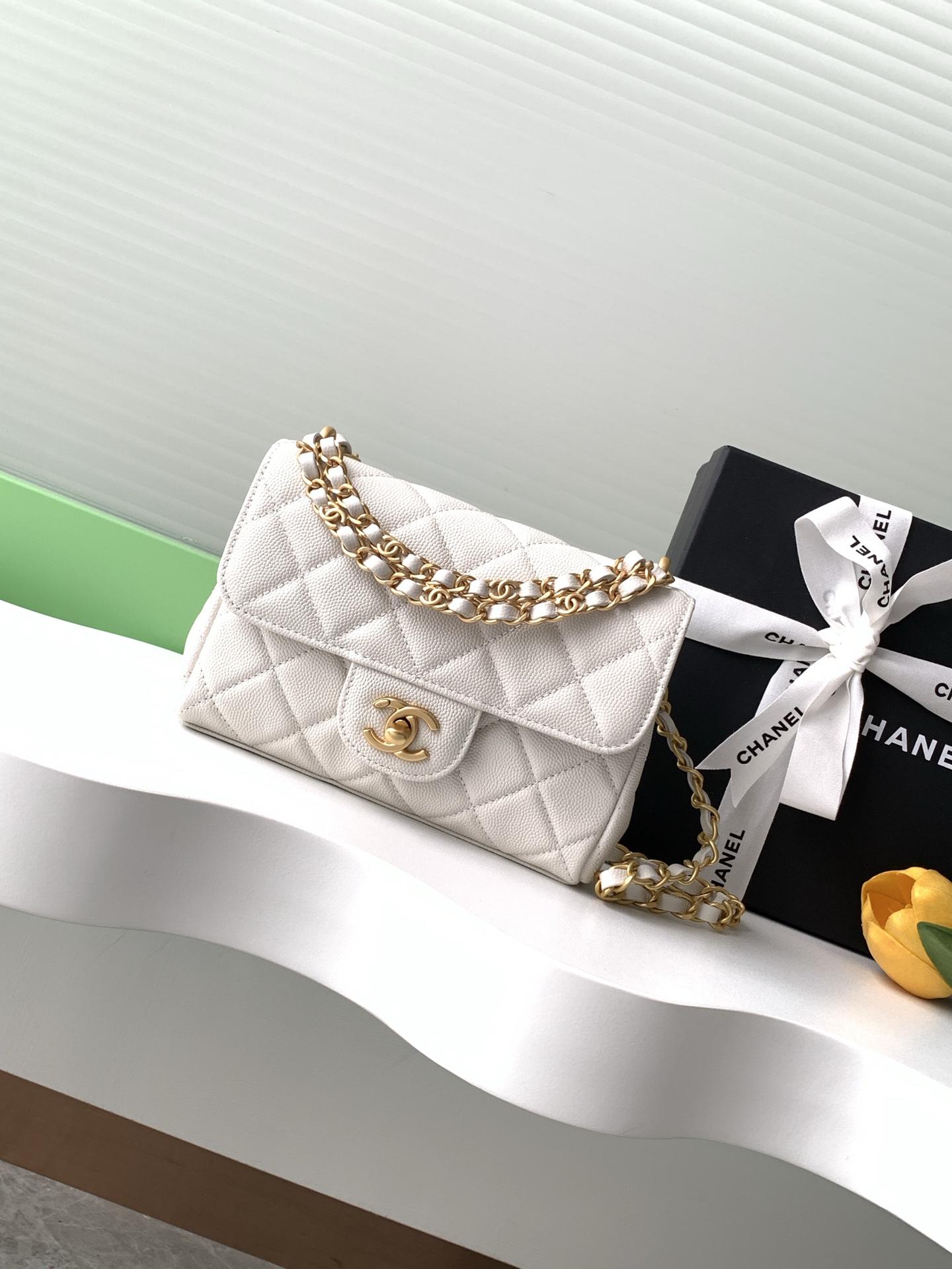 NO:207004,.25p double-chain caviar I didn’t expect to meet the 25p double-chain lychee beef season limited. I bought the small trumpet and the cf big mini and felt very similar. I am so happy. I like black taurus. It’s softer and more casual than the cf small trumpet cowhide. It’s so happy. I have the first Chanel model number AS5239. Size 13-18-5.5, Chanel, chanel, cowhide19860909.25p双链条鱼子酱 没想到碰上了25p双链条荔枝牛季节限定 入手了小号和cf大mini感觉很相似了 好开心好开心 完完全全是我喜欢黑金牛 比cf的小号的牛皮更软更休闲 好开心 拥有了第一个香奈儿 款号AS5239 尺寸13-18-5.5,香奈儿,chanel,cowhide,Bag