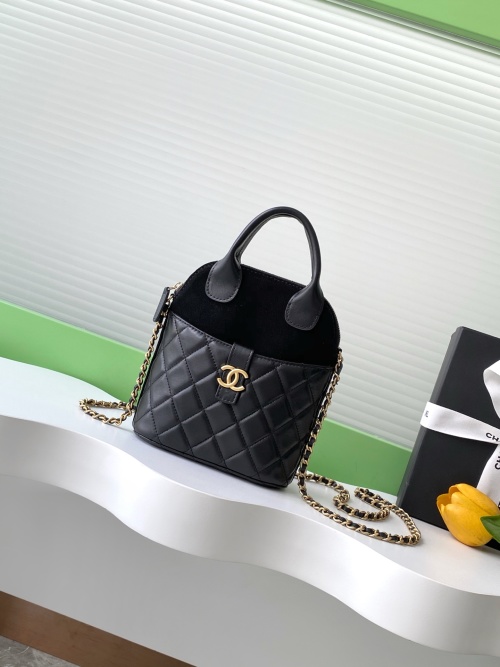 Elegant Leather & Suede Shoulder Bag with Chain Strap and Gold-Tone Logo 1 Elegant Leather & Suede Shoulder Bag with Chain Strap and Gold-Tone Logo