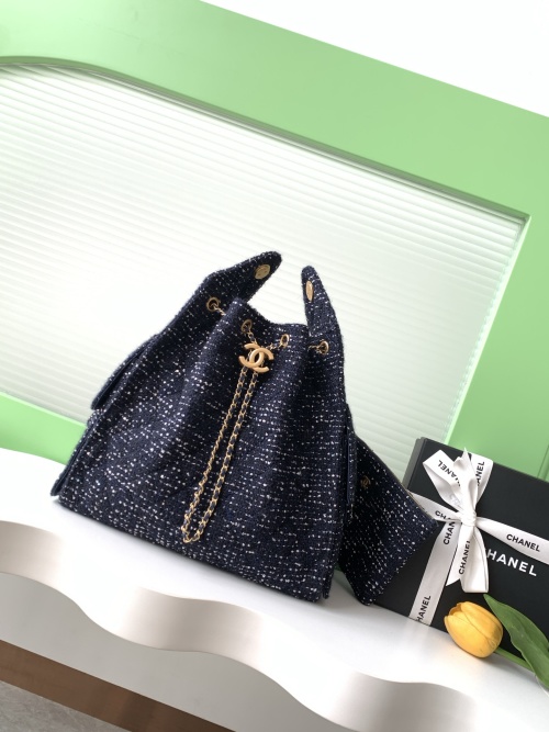 Chanel Hobo Bag, Wool Blend with Sequin, Gold-tone Metal on Chain, 40-30-15 cm 1 Chanel Hobo Bag, Wool Blend with Sequin, Gold-tone Metal on Chain, 40-30-15 cm