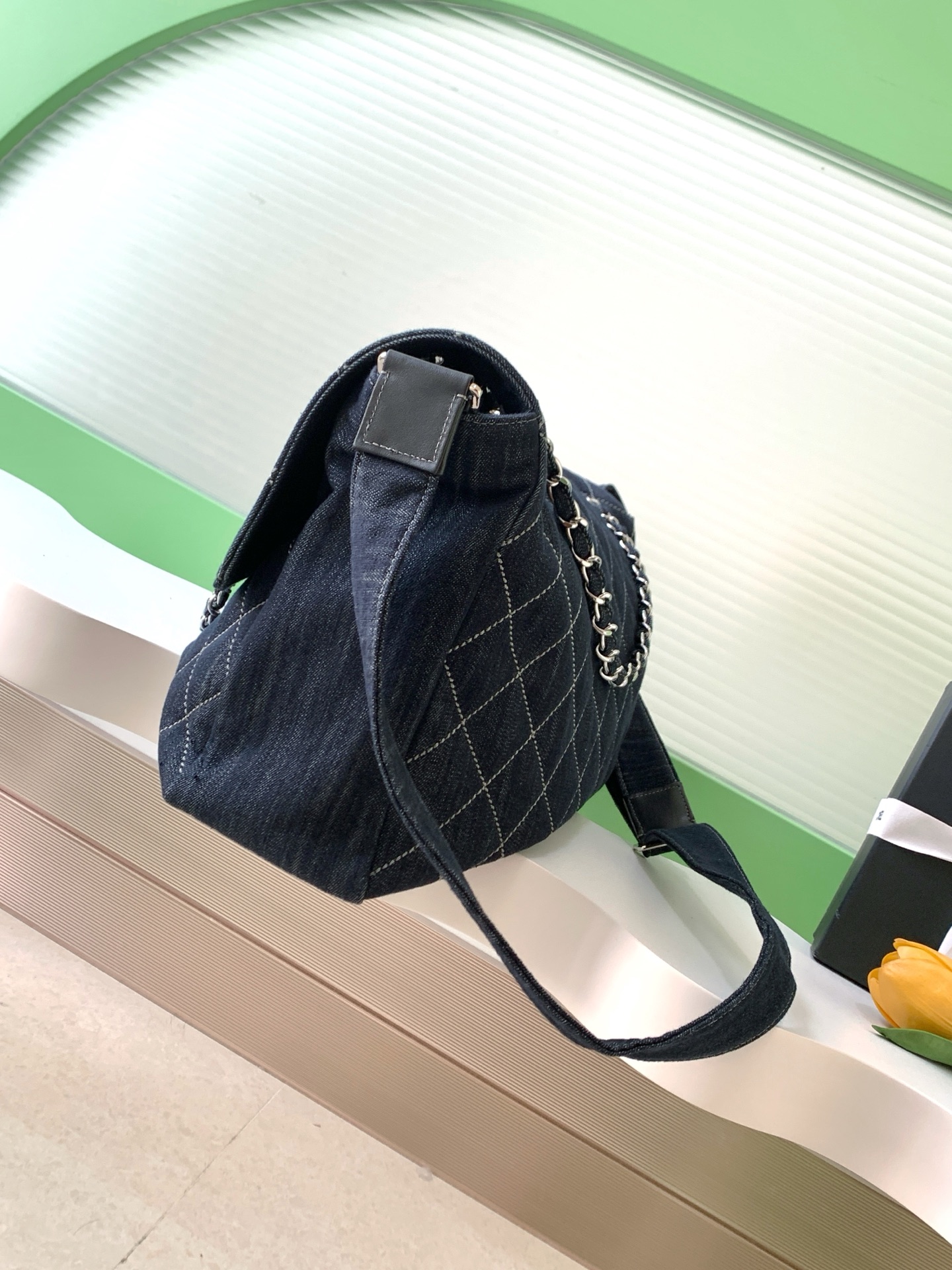 Джинсовая сумка Chanel с цепочкой