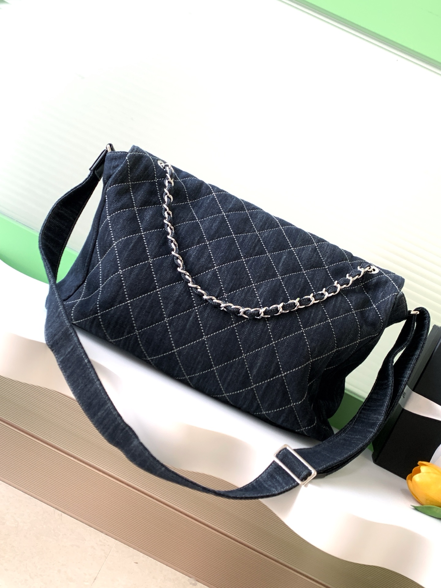Джинсовая сумка Chanel с цепочкой