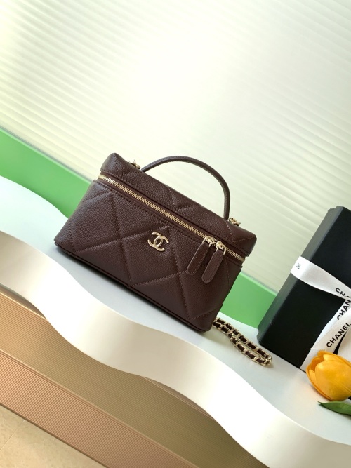 Chanel 25K Large Diamond Quilted Vanity Case Bag - Elegant Design 1 Chanel 25K Large Diamond Quilted Vanity Case Bag - Elegant Design