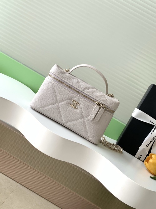 Chanel 25K Large Diamond Pattern Vanity Case - Elegant and Functional 1 Chanel 25K Large Diamond Pattern Vanity Case - Elegant and Functional