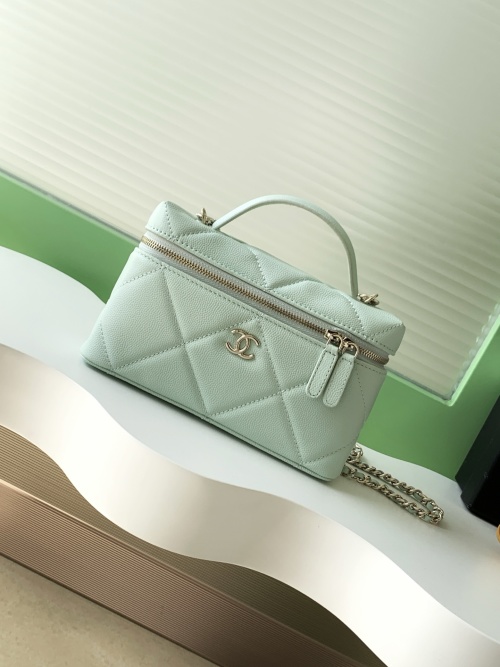 Chanel 25K Large Diamond Pattern Vanity Bag - Elegant and Stylish