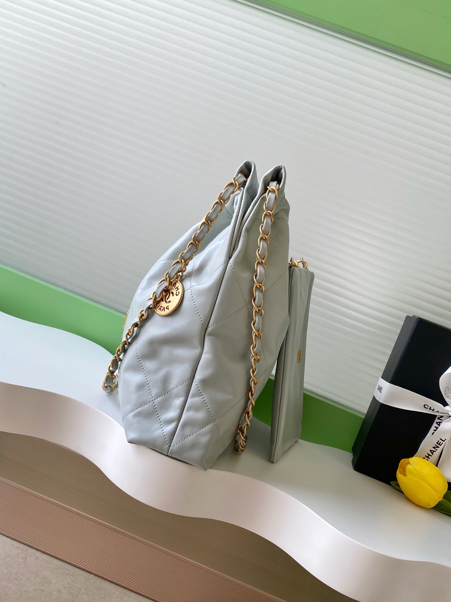 Chanel 22 Light gray shoulder everyday