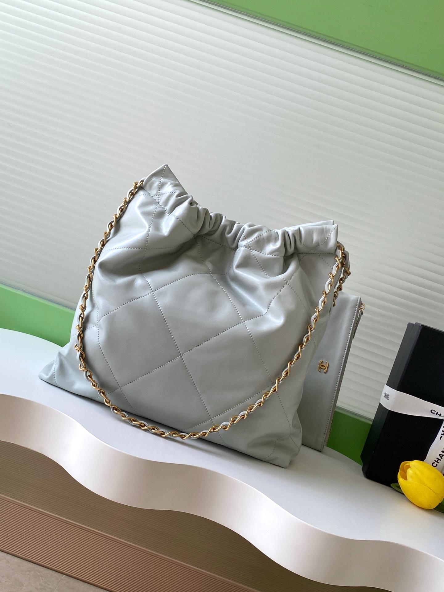Chanel 22 Light gray shoulder everyday