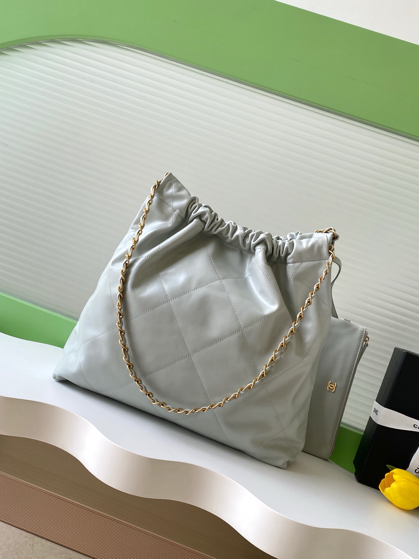 Chanel 22 Light gray shoulder everyday