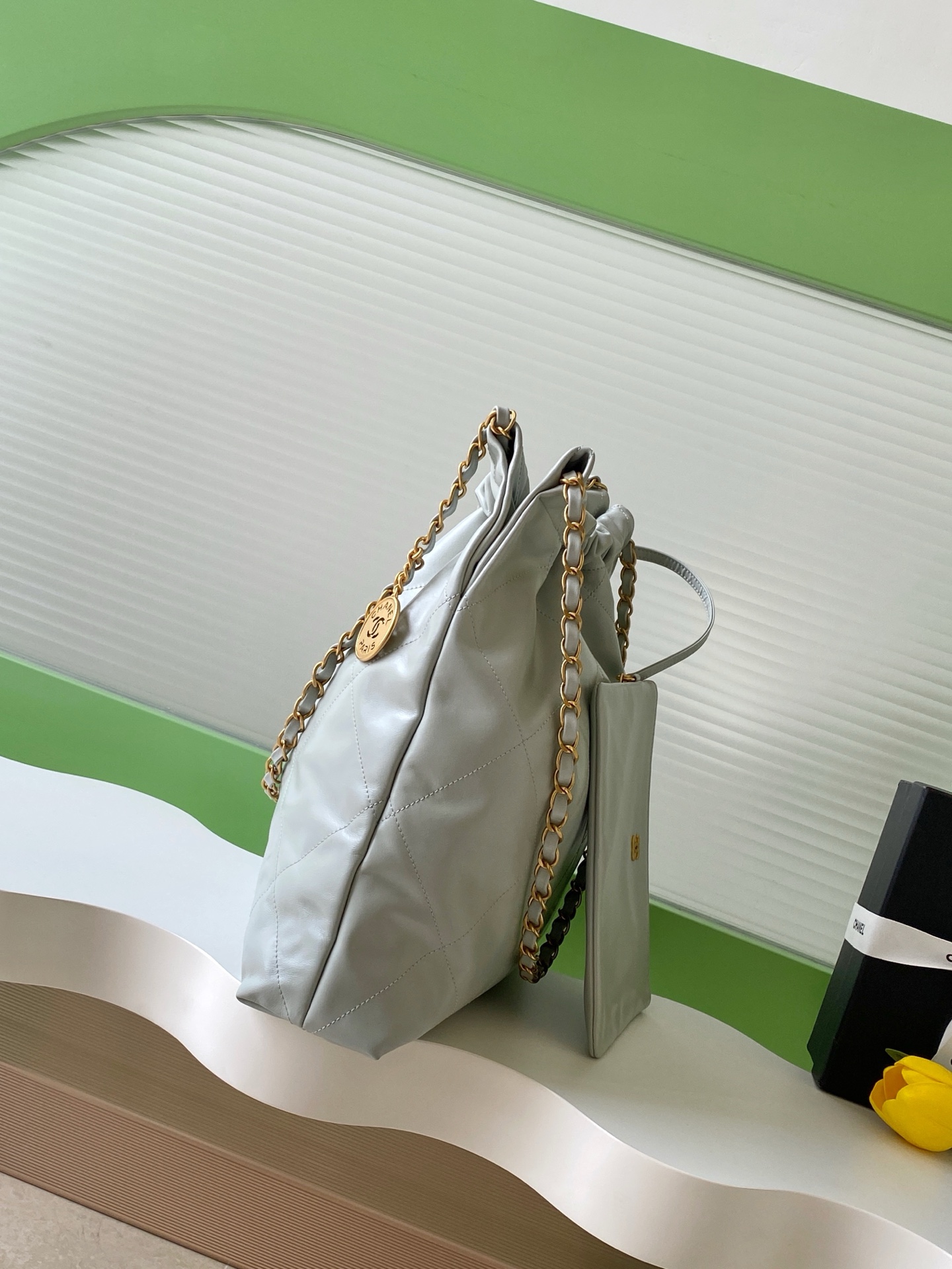 Chanel 22 Light gray shoulder everyday