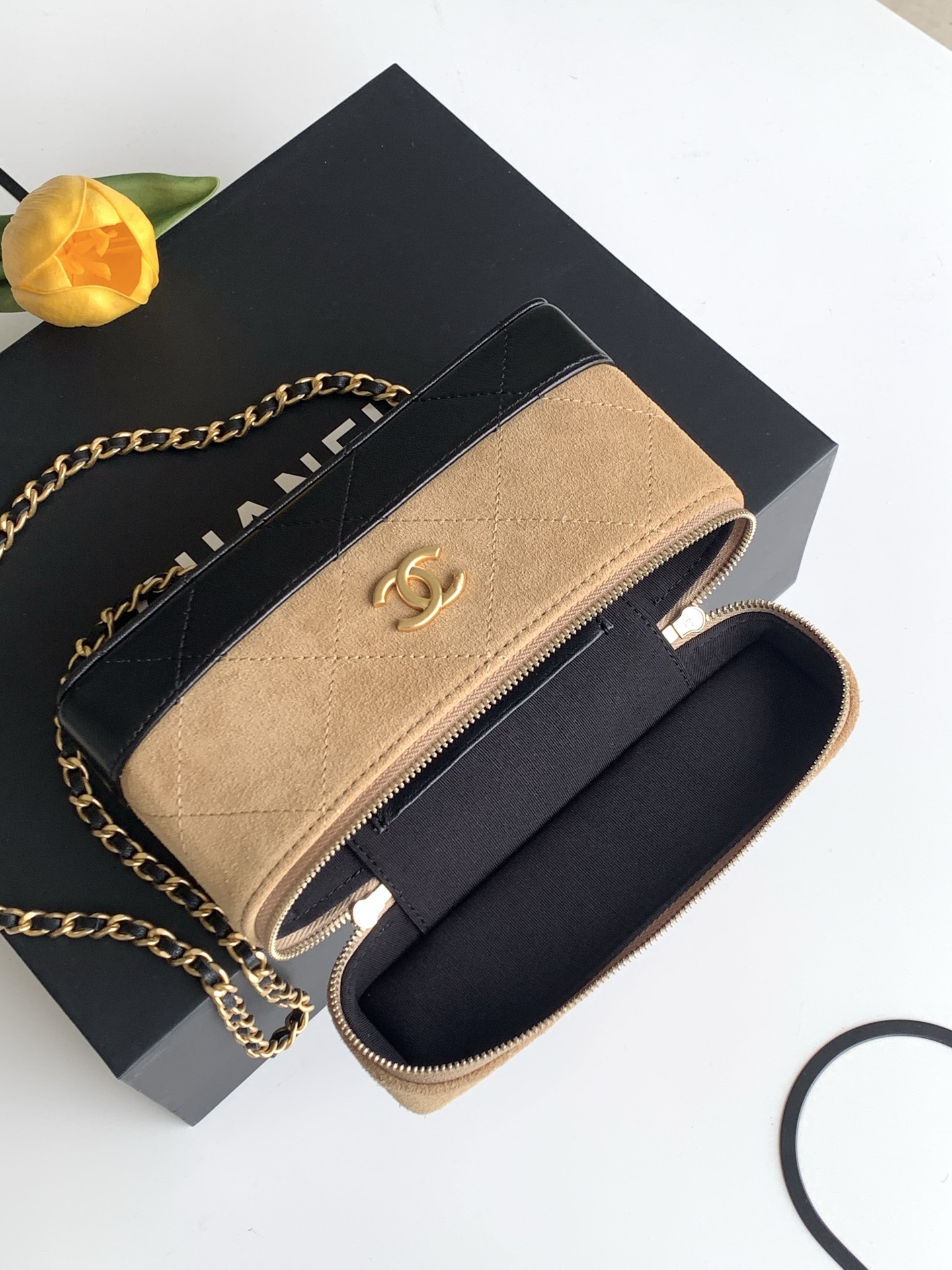 Chanel Style Black Leather Crossbody Bag style reference detail image 7 from source 770371