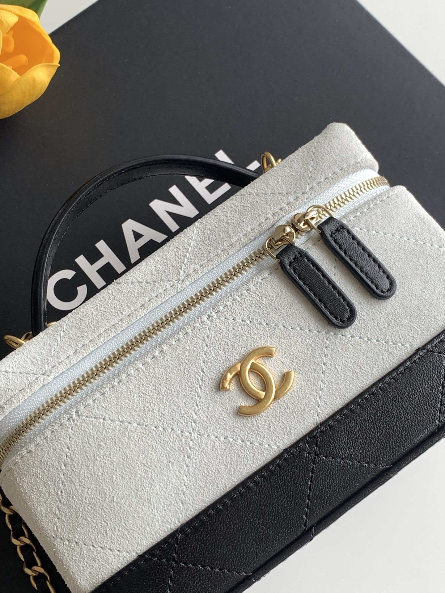 Chanel Style Black Leather Crossbody Bag style reference detail image 5 from source 770372