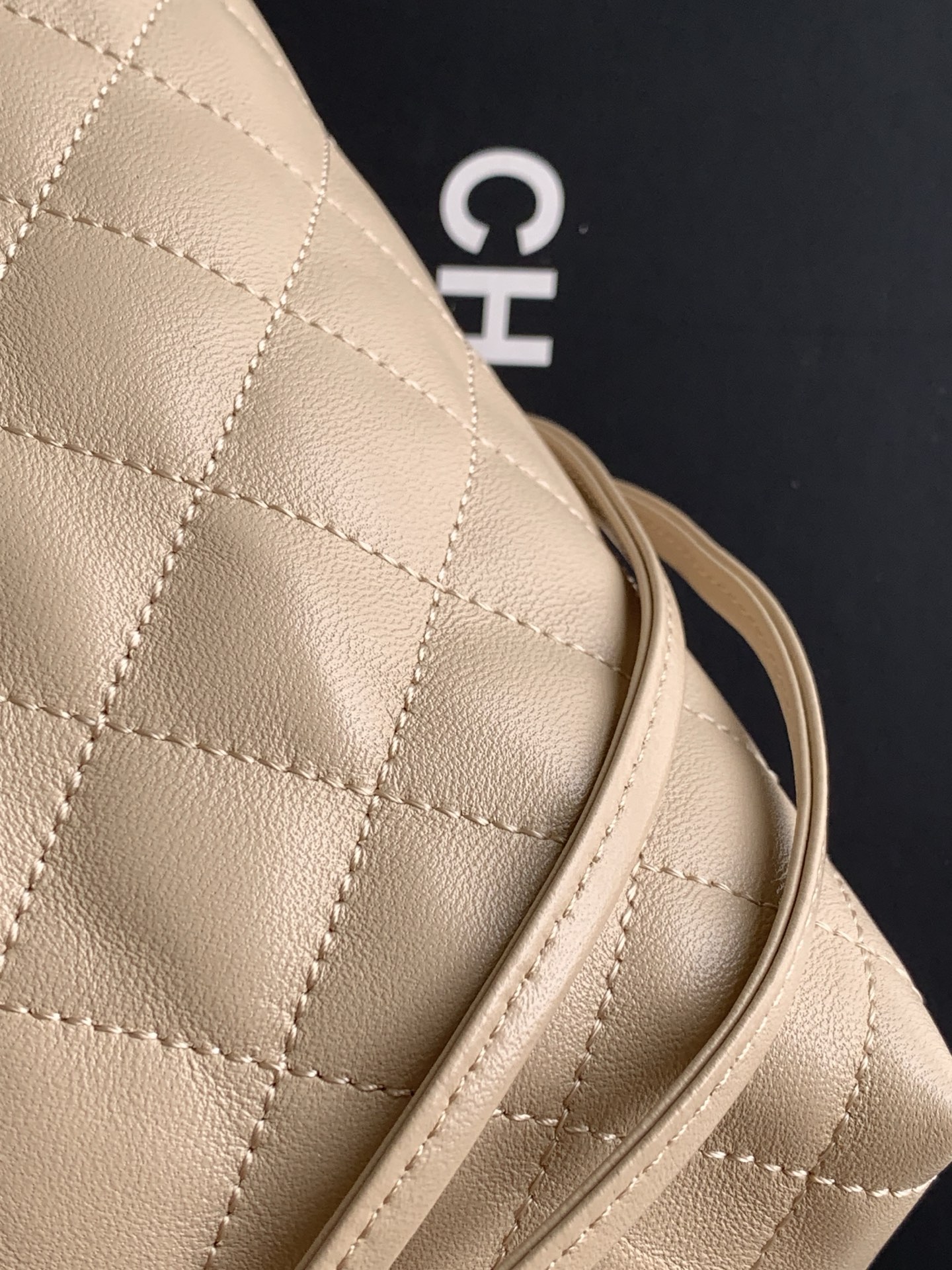 Chanel Style Leather Crossbody Bag style reference detail image 7 from source 770377