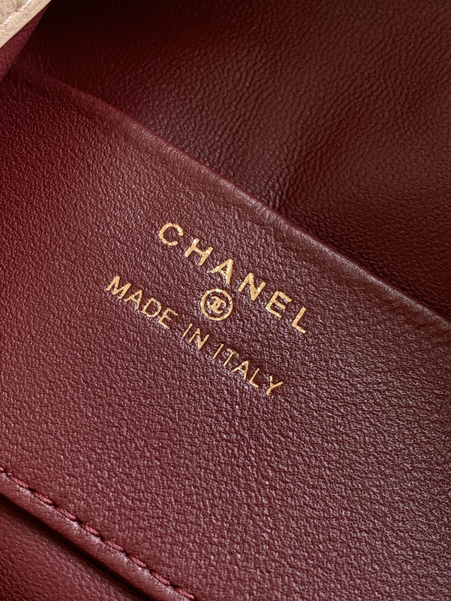 Chanel Style Leather Crossbody Bag style reference detail image 9 from source 770377