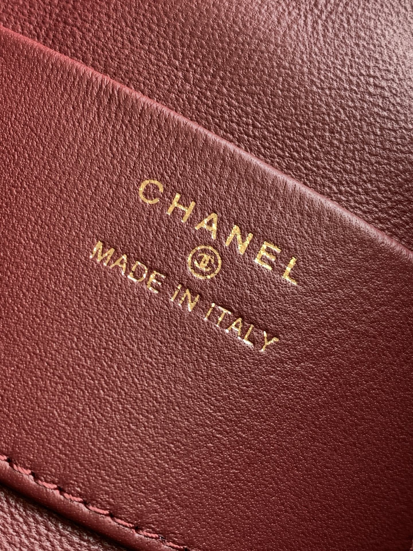 Chanel Style Leather Crossbody Bag style reference detail image 9 from source 770376