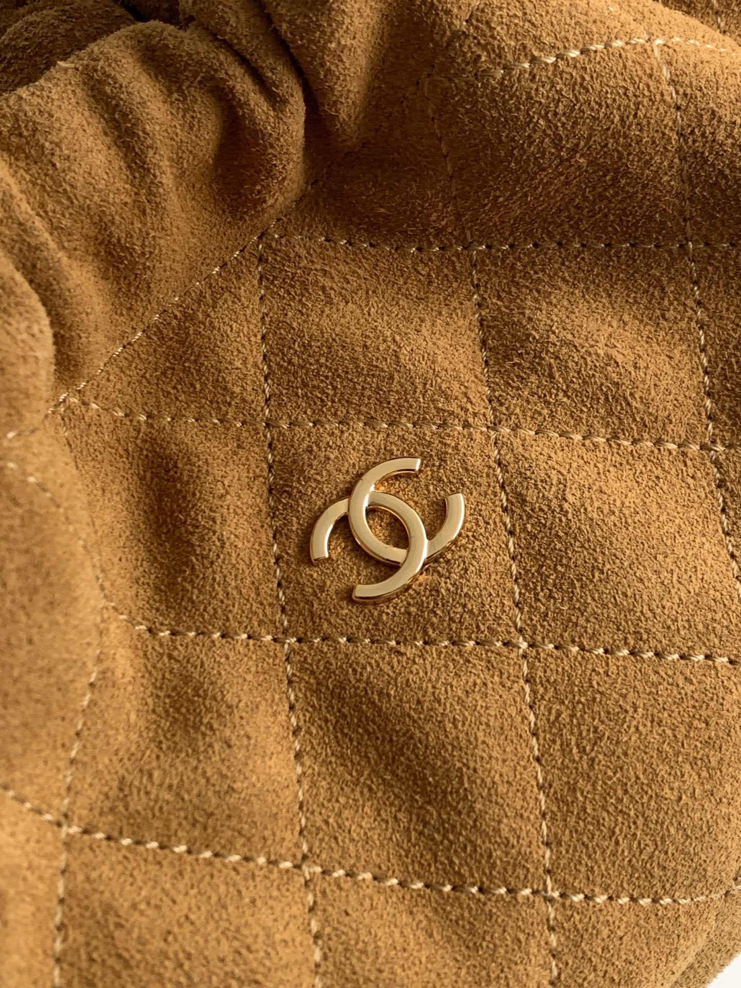 Chanel Style Leather Crossbody Bag style reference detail image 6 from source 770384