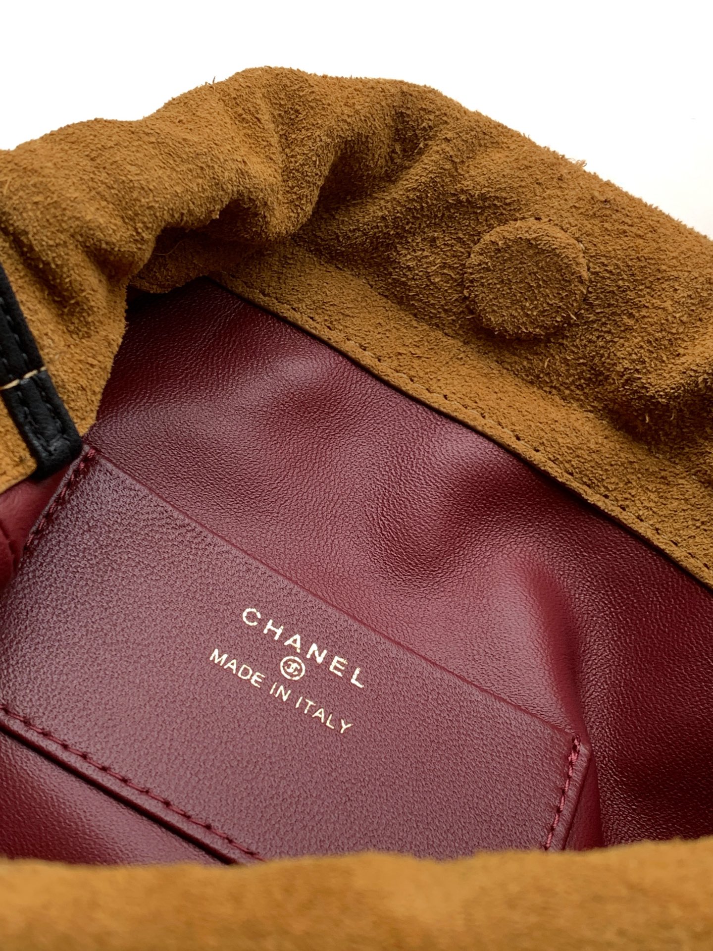 Chanel Style Leather Crossbody Bag style reference detail image 9 from source 770384