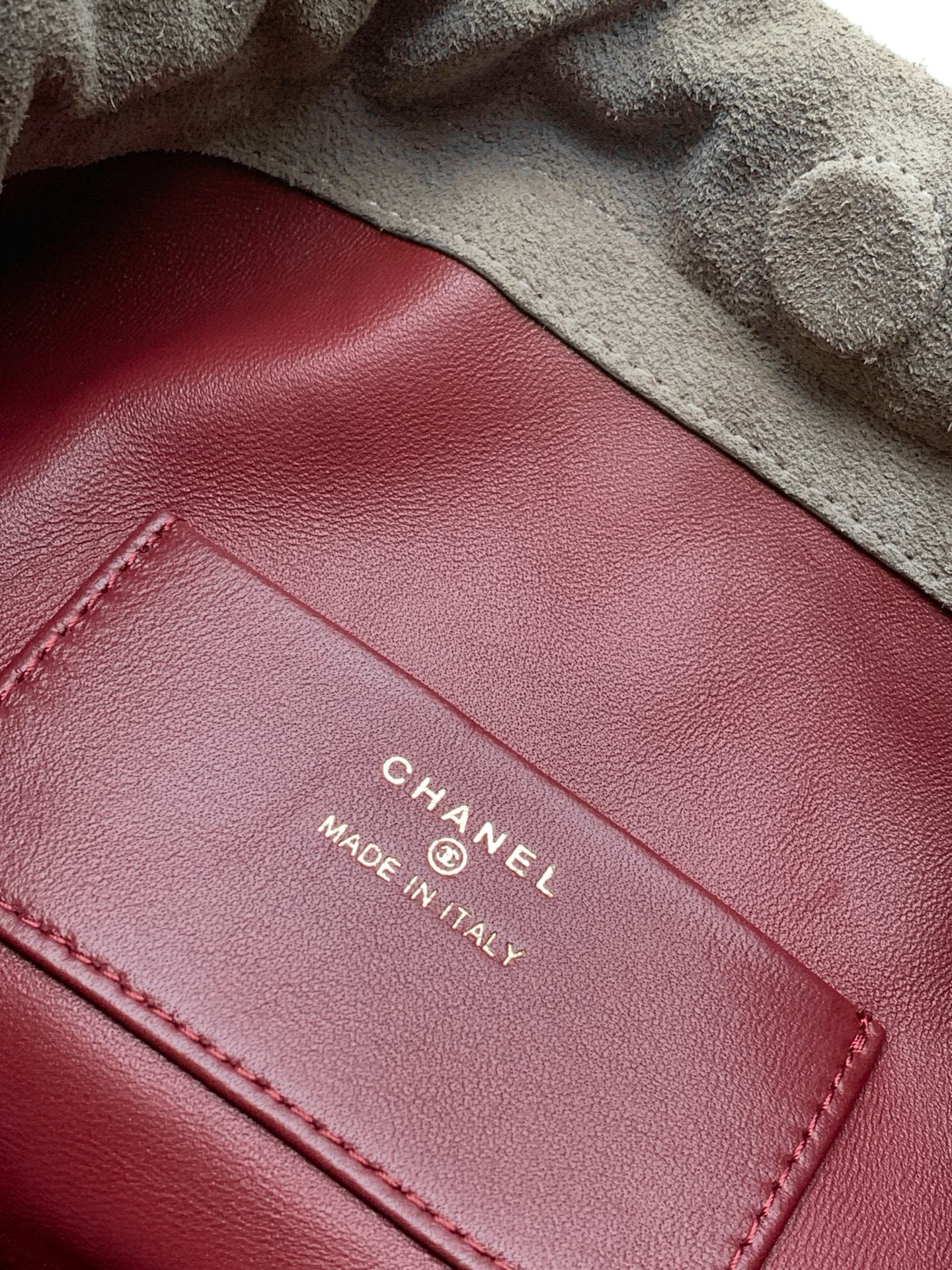 Chanel Style Leather Crossbody Bag style reference detail image 9 from source 770383