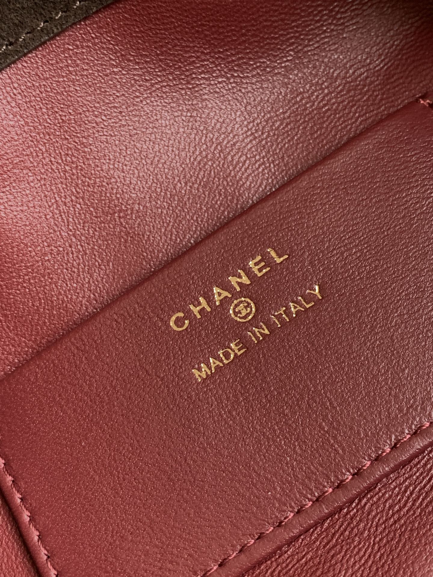 Chanel Style Leather Crossbody Bag style reference detail image 9 from source 770382