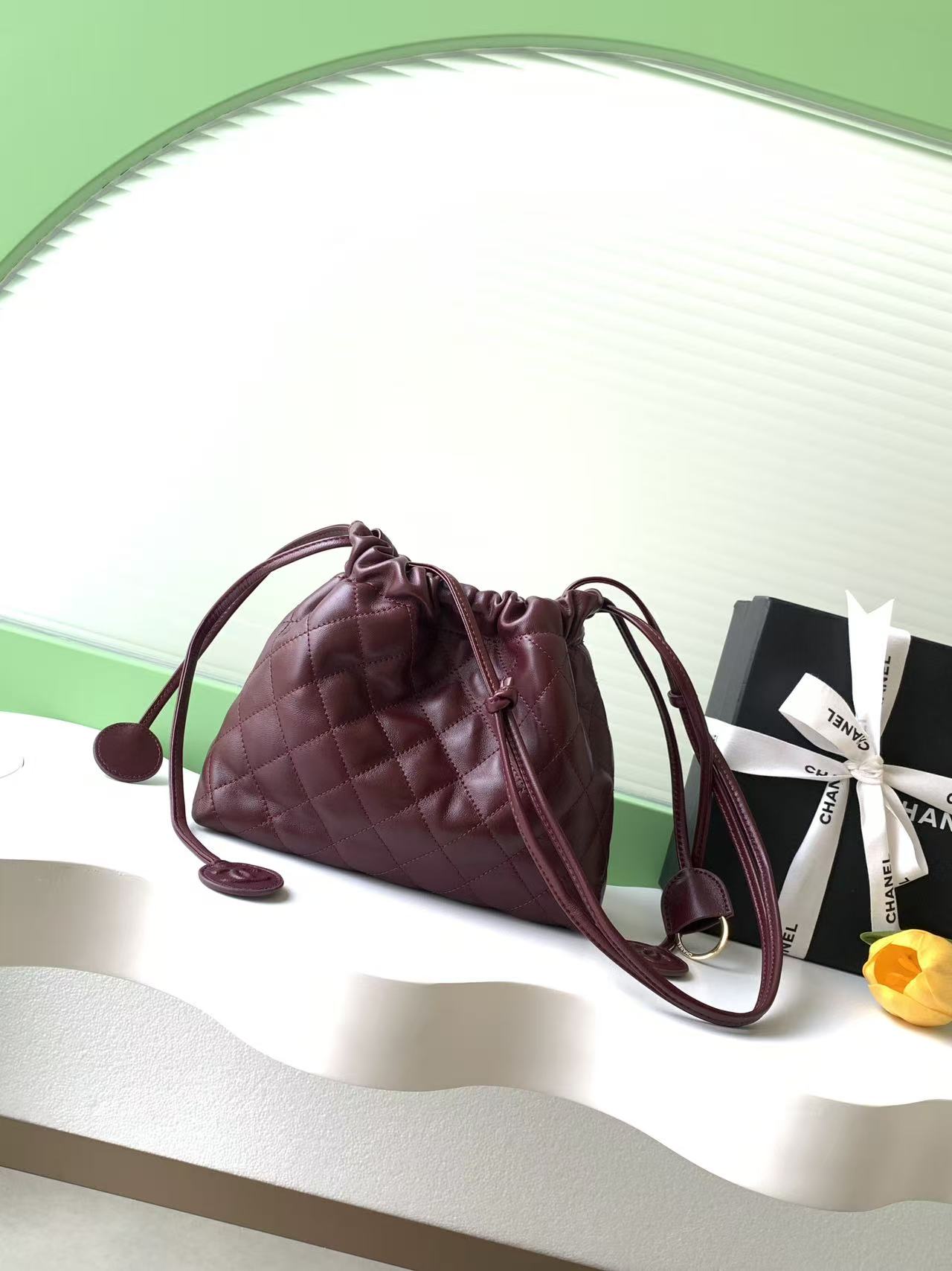 Chanel Style Crossbody Bag style reference detail image 3 from source 770381