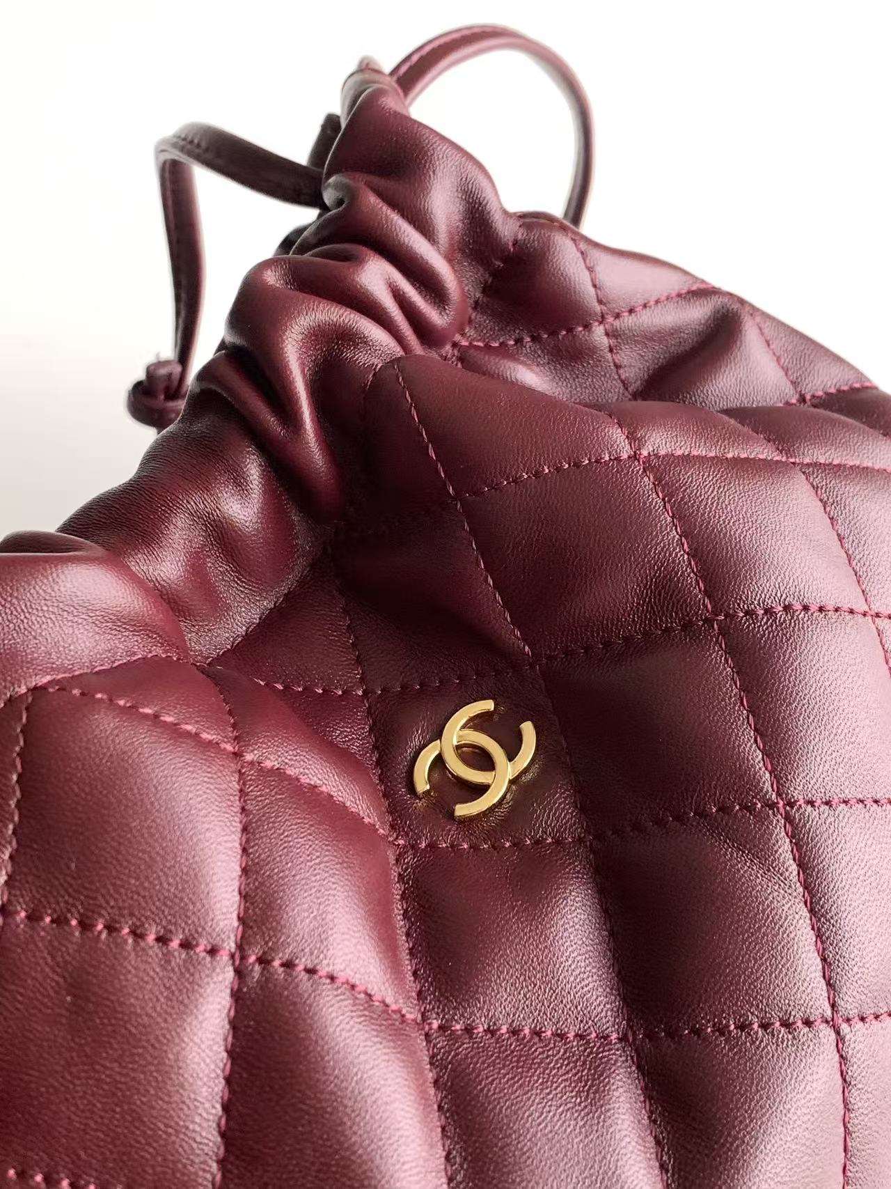 Chanel Style Crossbody Bag style reference detail image 5 from source 770381