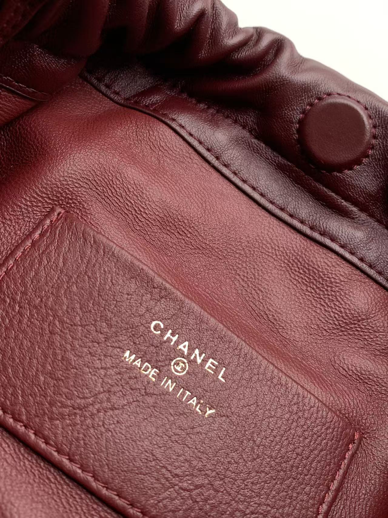 Chanel Style Crossbody Bag style reference detail image 9 from source 770381