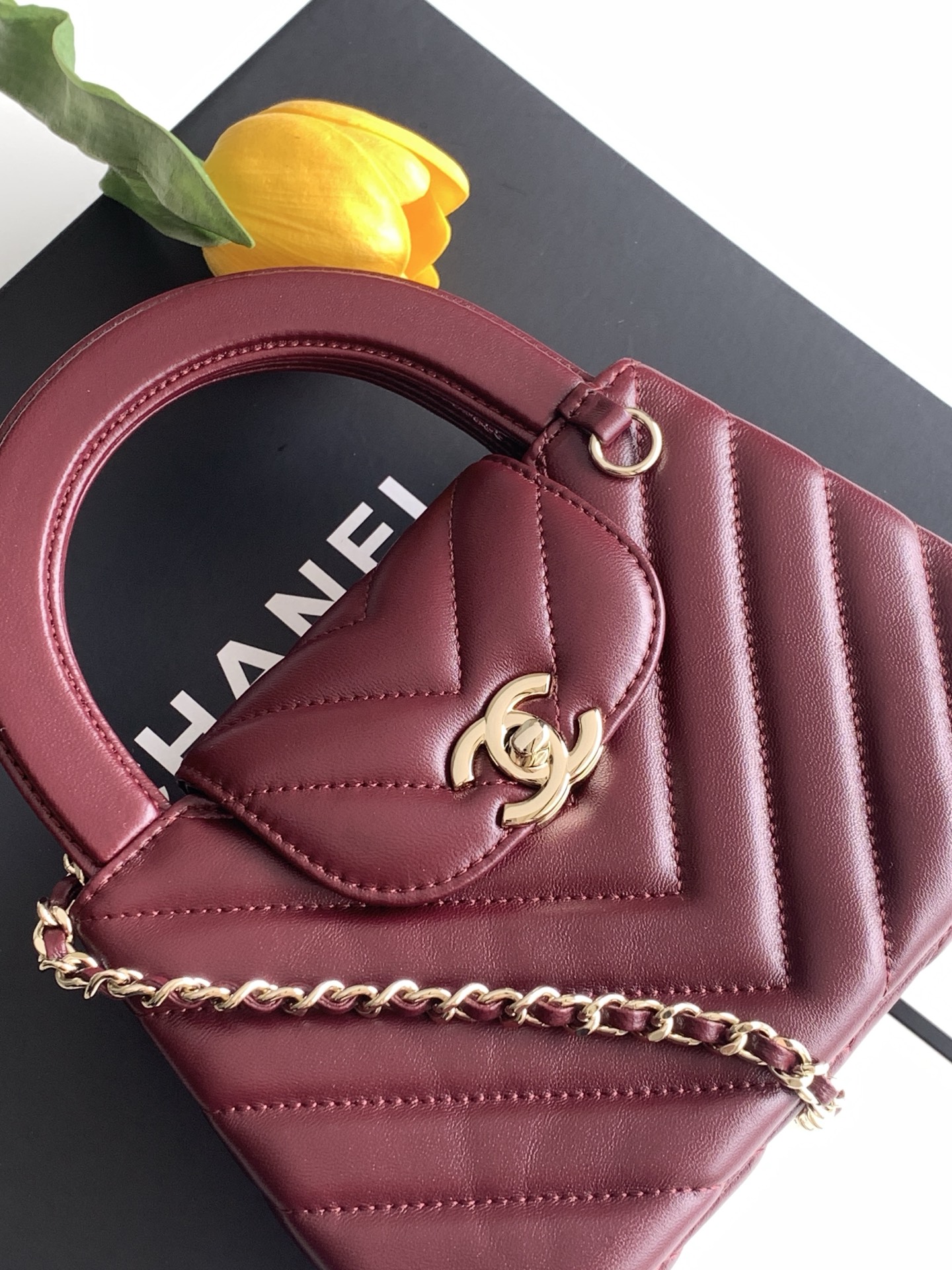 Chanel Style Black Leather Crossbody Bag style reference detail image 5 from source 770386