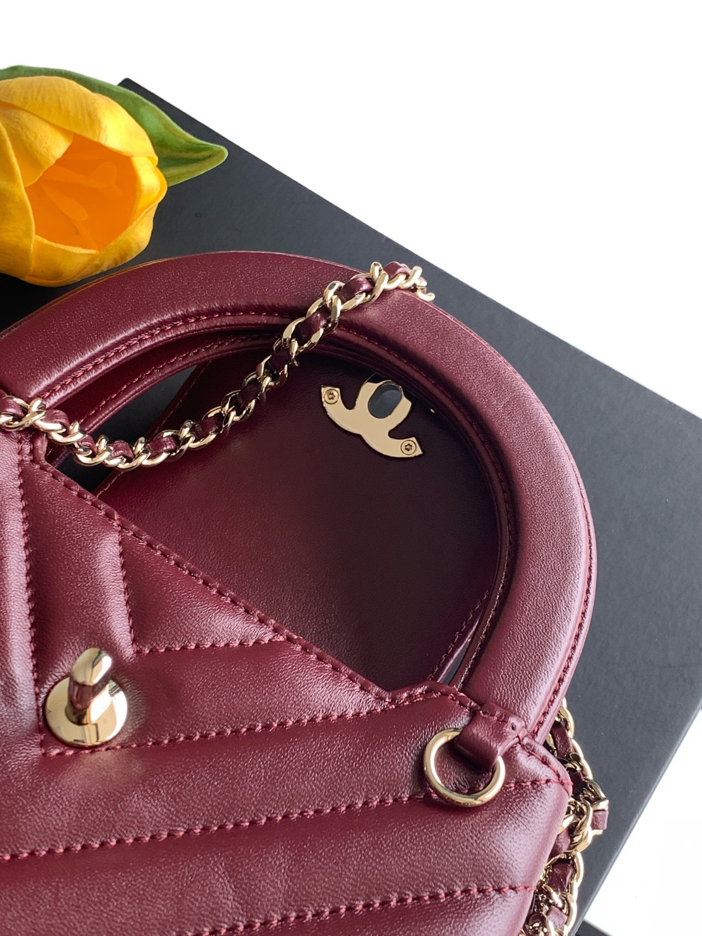Chanel Style Black Leather Crossbody Bag style reference detail image 7 from source 770386