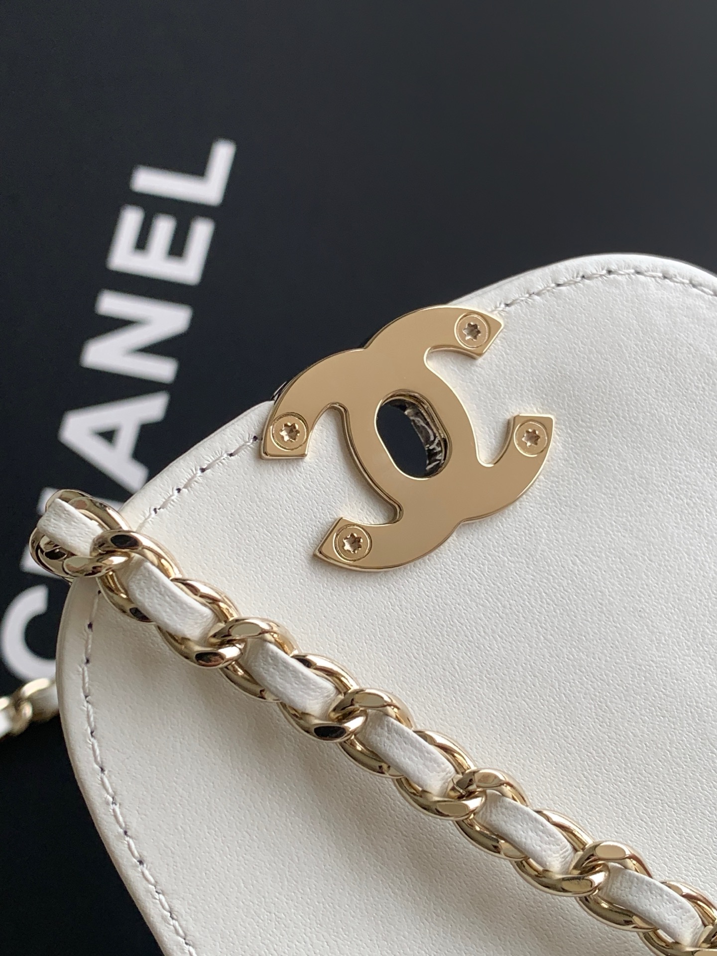 Chanel Style Black Leather Crossbody Bag style reference detail image 8 from source 770385