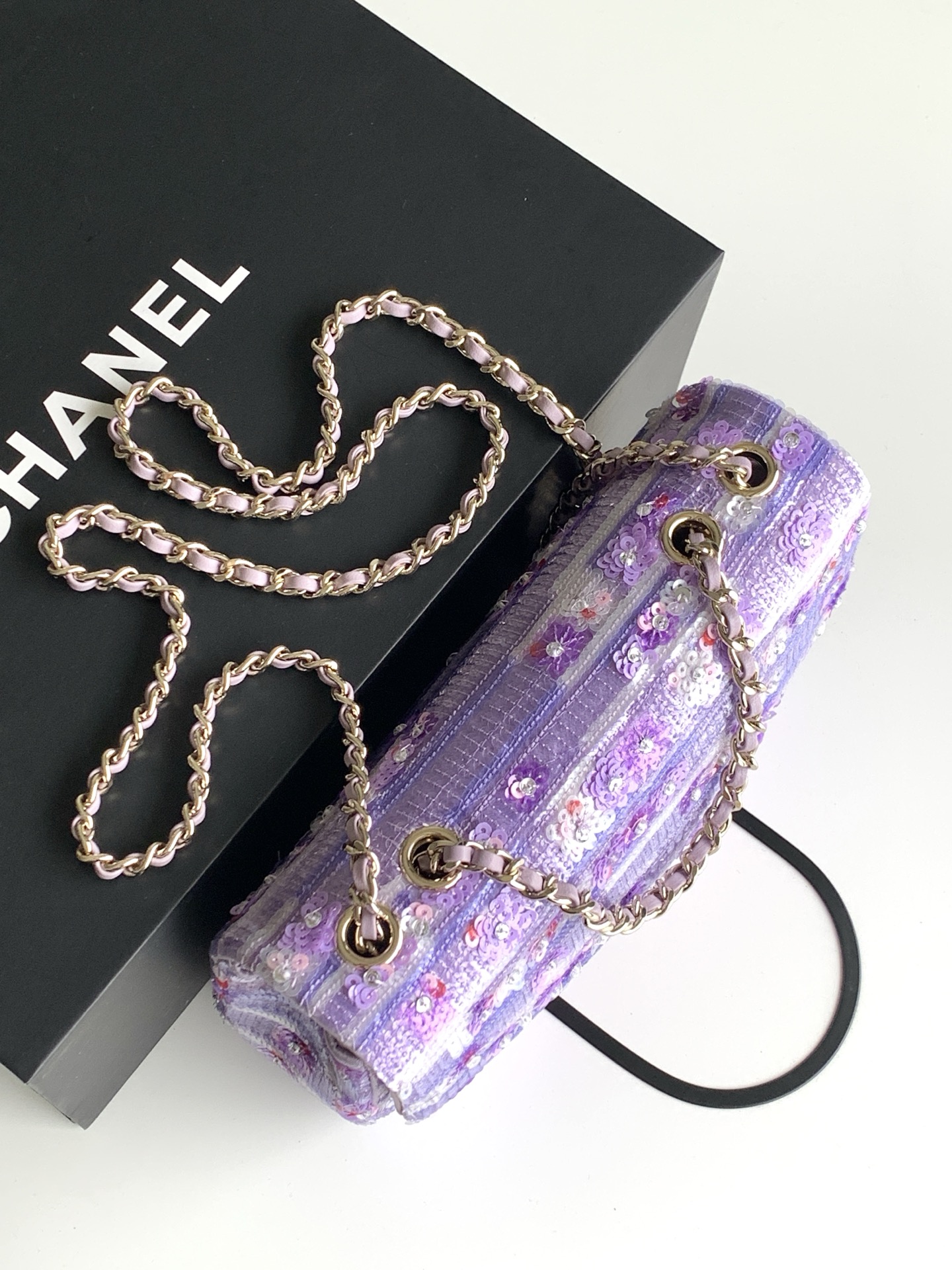 Chanel Style Chain Bag style reference detail image 6 from source 770390