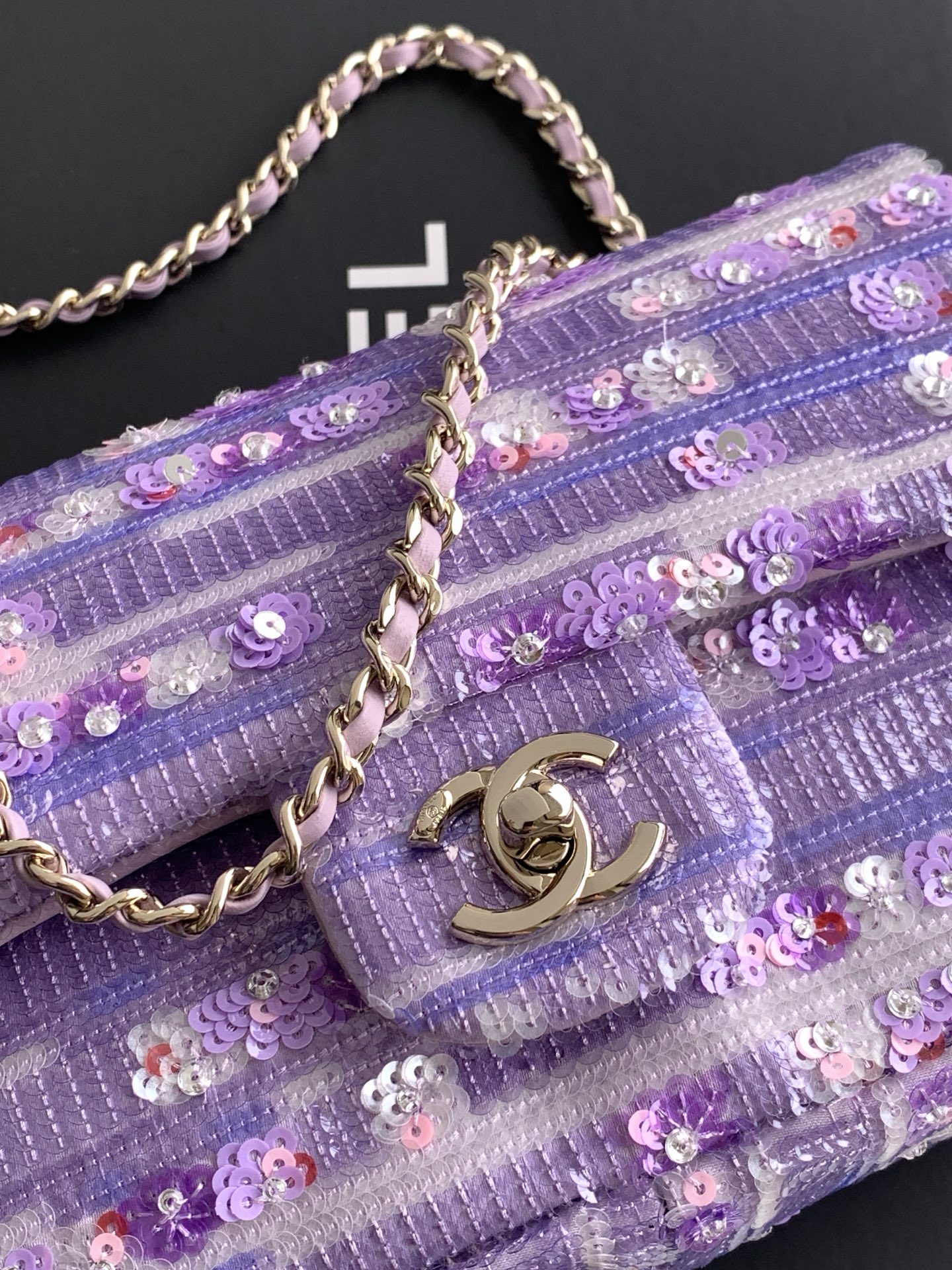 Chanel Style Chain Bag style reference detail image 5 from source 770390
