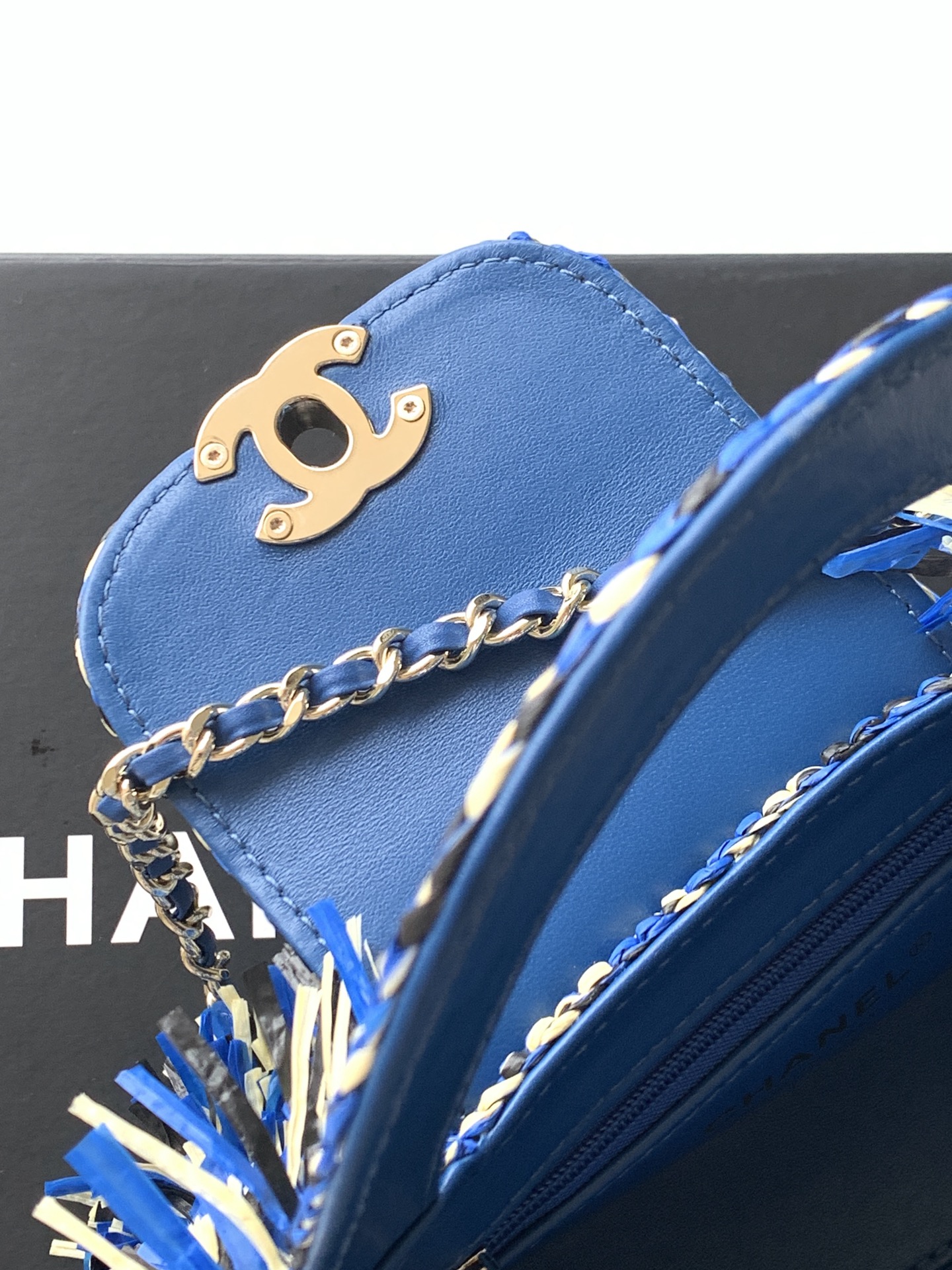 Chanel Style Chain Bag style reference detail image 8 from source 785993