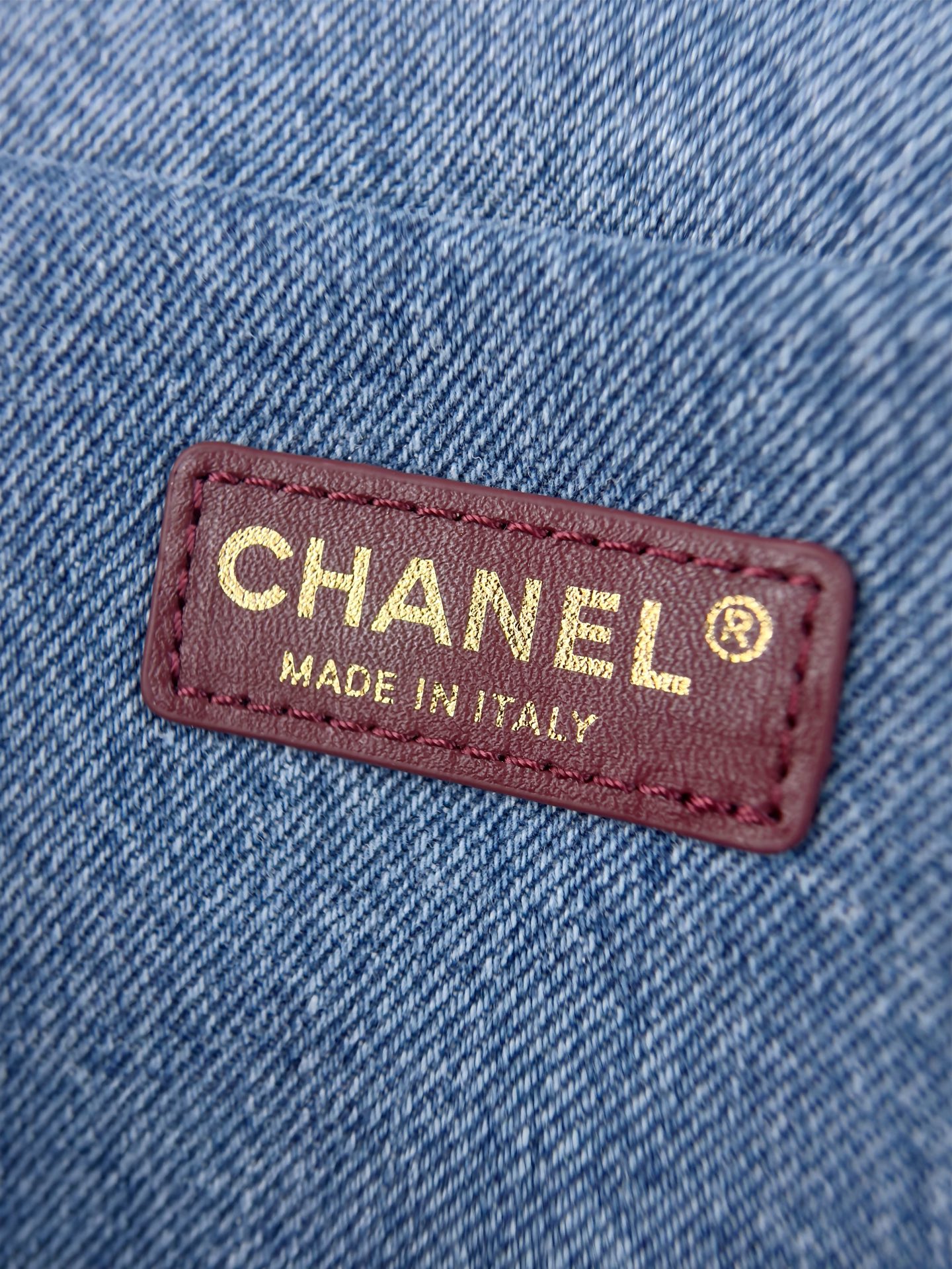 CHANEL Maxi Flap Bag