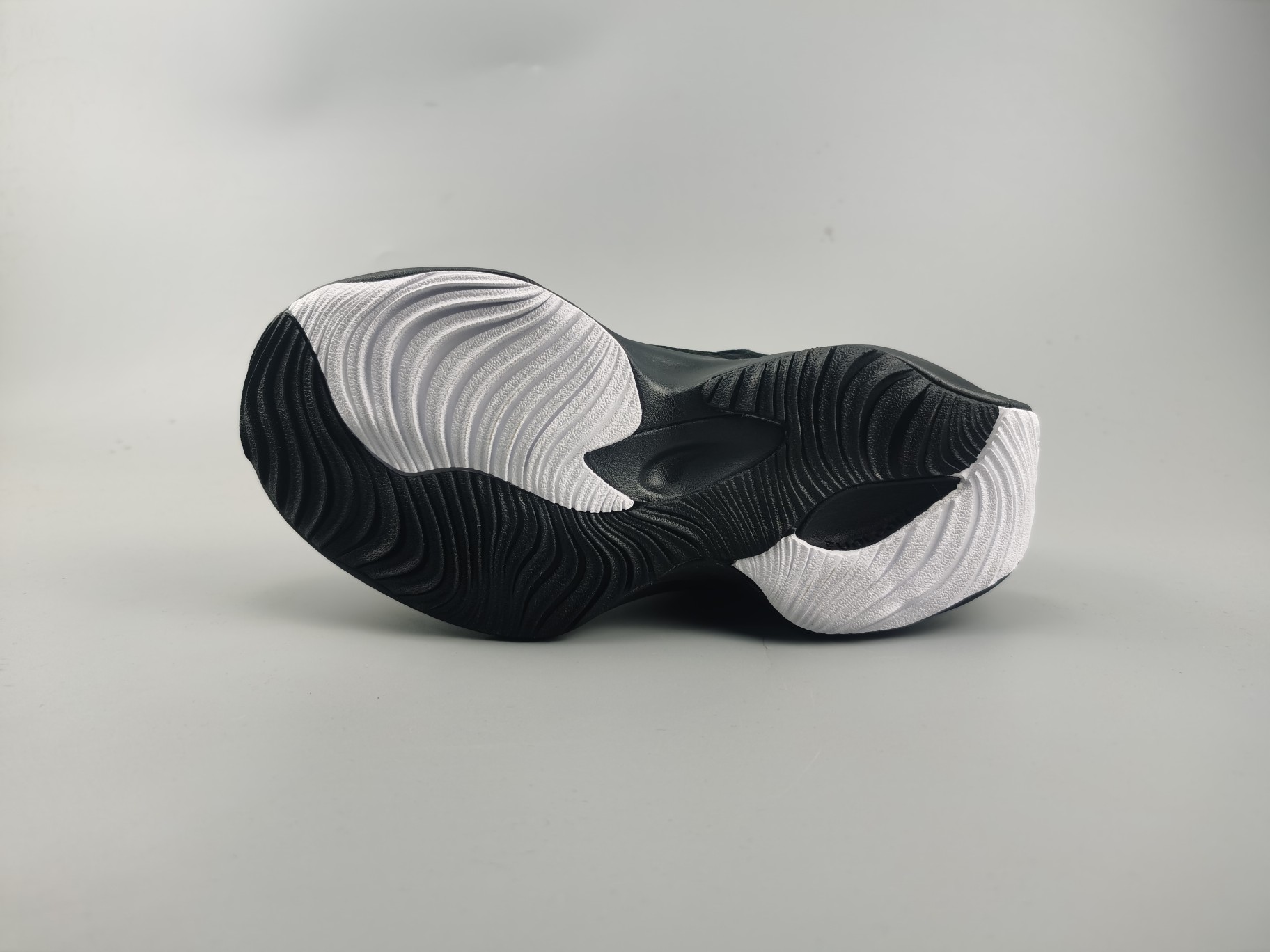 【纯原版】AURALEE x New Balance Warped Runner NB991V2新百伦联名低帮复古老爹风休闲运动慢跑鞋  原楦开发版型 采用环保纤维革拼接透气网眼衬垫织物鞋面材质 T-Beam大底提供足步弓支撑 保持步态稳定后跟搭载外露缓震胶 破坏解构做旧有内味了 以极简主义美学闻名的日本时尚品牌 AURALEE 在巴黎时装周 2024 年春夏时装秀上推出了与 New Balance 的全新合作鞋款 Warped Runner 采用网布和奢华绒面革覆盖层 侧面的同色系「N」标志是对 New Balance 品牌的微妙致敬 同时配有同色系模压 FuelCell 泡沫中底和橡胶外底 此次合作是两个品牌共同致力于简约设计的完美典范 是日常穿着的绝佳选择 
尺码：36 37 37.5 38 38.5 39.5 40 40.5 41.5 42 42.5 43 44 45