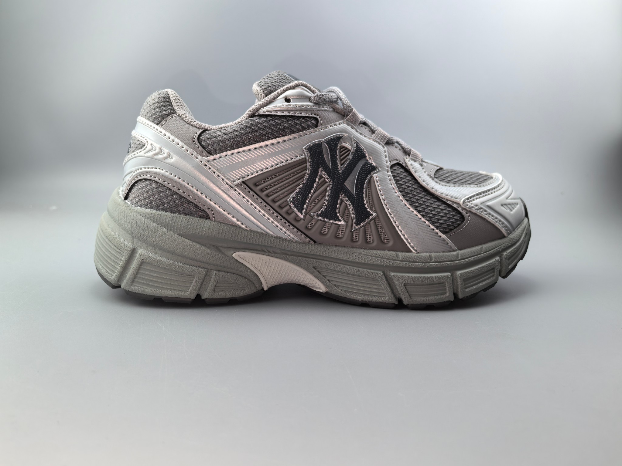 MLB25秋款男女情侣时尚舒适网面透气复古撞色运动休闲鞋3ARNR025N