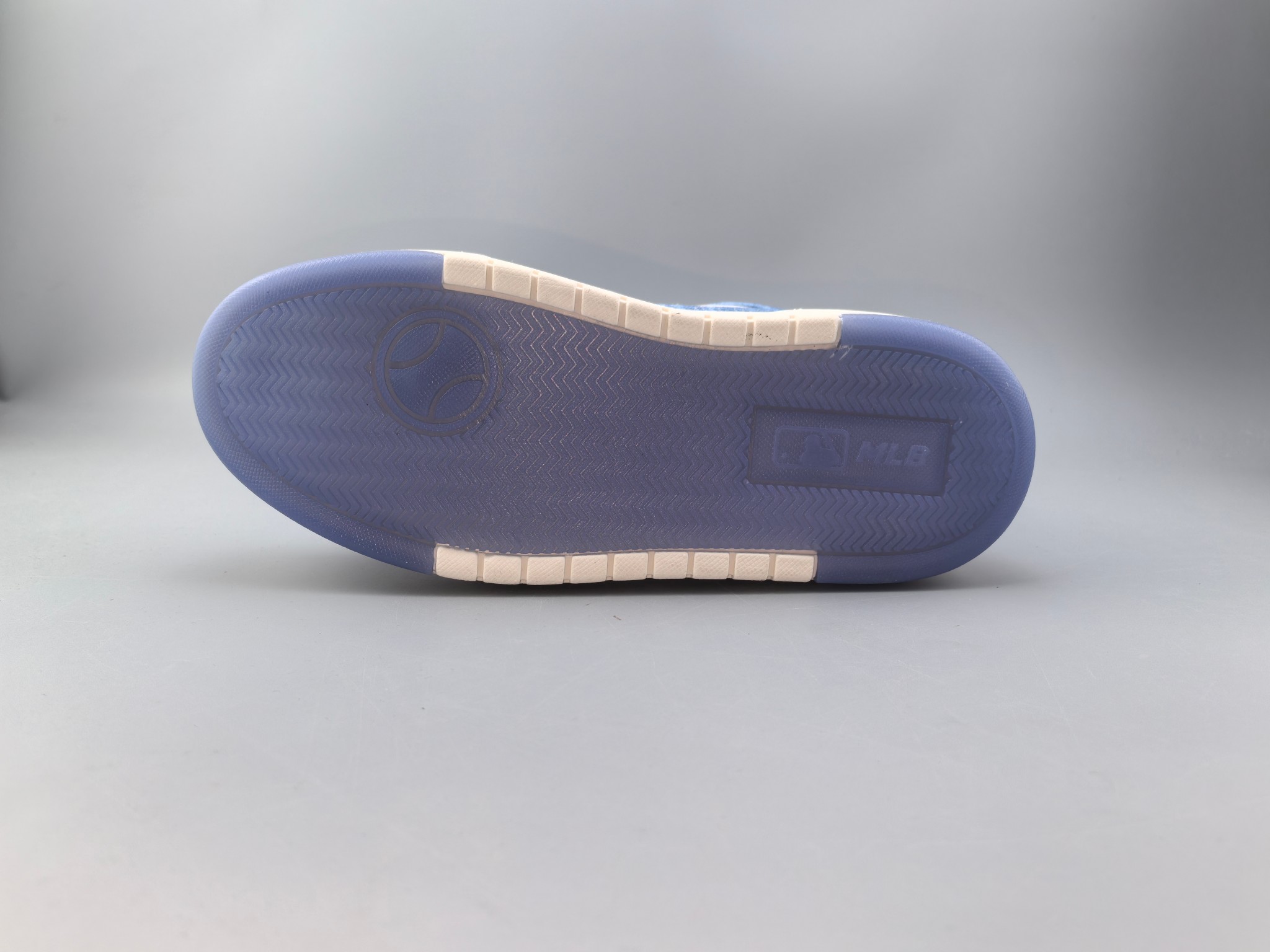 新款出货:2025 3DLOGOU原楦原档案数据开发版型(完美鞋头弧度/后套收口效果🆚市面文案版本‼️)#原厂立体填充鞋舌海绵#中底注胶孔原数据开发模具大底原厂转印标补出(市面上唯一纯原版本 原材料打造):全新MLB 25年 复古老爹鞋 独家出货 公司级 真标 棒球联盟MLB NY ins 抖音 快手 小红书网红老爹鞋 韩国洋基队NY大标潮流老爹鞋 内增高6cm 原厂1:1模具开发 原厂进口纳米材质 原厂 全套手提袋 原盒雷射防伪标包装 天猫订单品质 官网尺码35 36 36.5 37.5 38 38.5 39 40 40.5 41 42 42.5 43 44 45