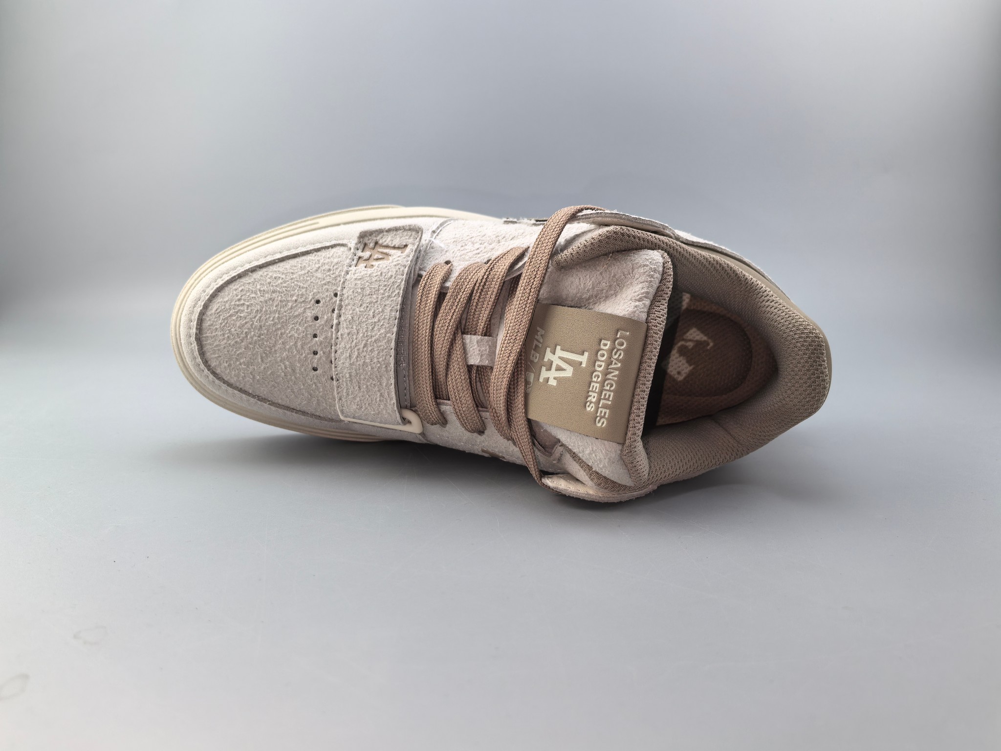 MLB中帮魔术贴新款出货：高弹双层MD大底 原楦原档案数据开发版型（完美鞋头弧度/后套收口效果🆚市面文案版本‼️）#原厂立体填充鞋舌海绵#中底注胶孔原数据开发模具大底原厂转印l标补出（市面上唯一纯原版本 原材料打造）：全新MLB 25年 复古老爹鞋 独家出货 公司级 真标 棒球联盟MLB  NY  ins 抖音 快手 小红书网红老爹鞋 韩国洋基队NY大标潮流老爹鞋 内增高6cm 原厂1：1模具开发 原厂进口纳米材质 原厂 全套手提袋 原盒雷射防伪标包装 天猫订单品质 官网尺码35 36 36.5 37.5 38 38.5 39 40 40.5 41 42 42.5 43 44 45