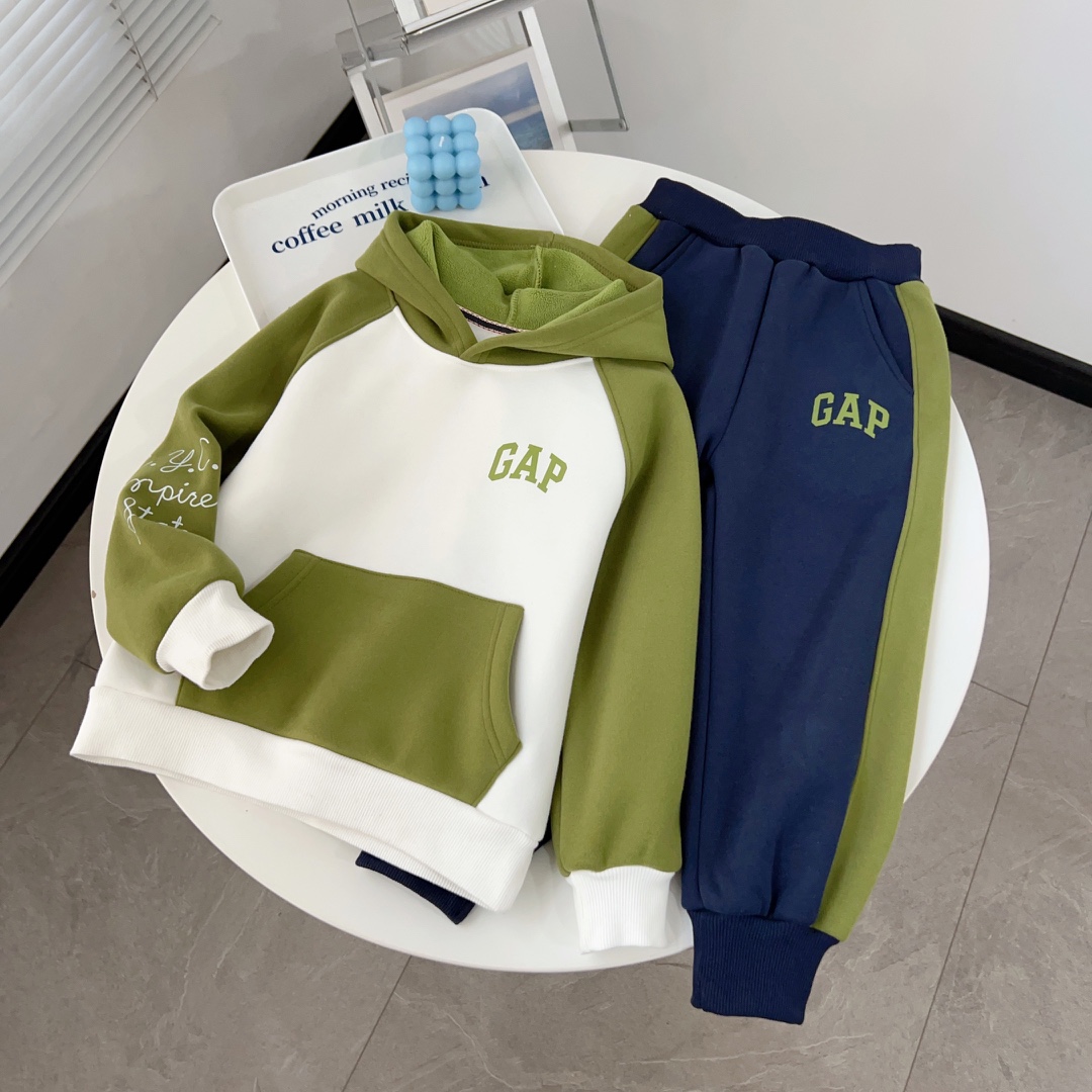 Gap Children’s Velvet Hooded Outfit: Fashionable and Warm for Kids - 图片 3