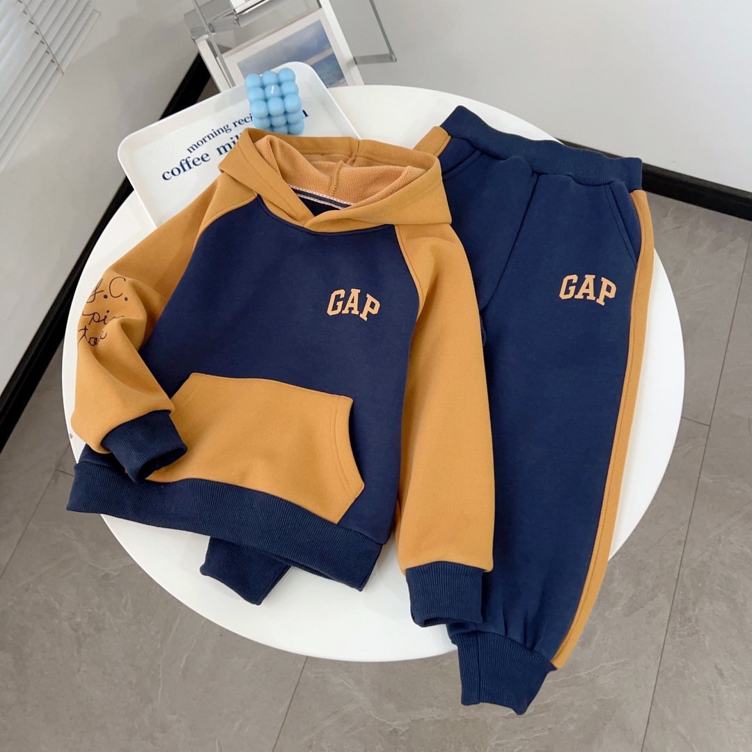 Gap Children’s Velvet Hooded Outfit: Fashionable and Warm for Kids - 图片 2